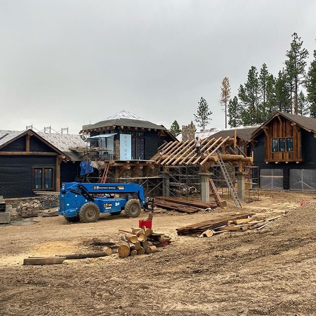 What a beautiful project I&rsquo;ve been helping on this year it&rsquo;s time for myself to start a couple of new projects but will hopefully be back for the interior finish work.
Thank you for the opportunity @birchcreek7 and @yellowstonetraditions