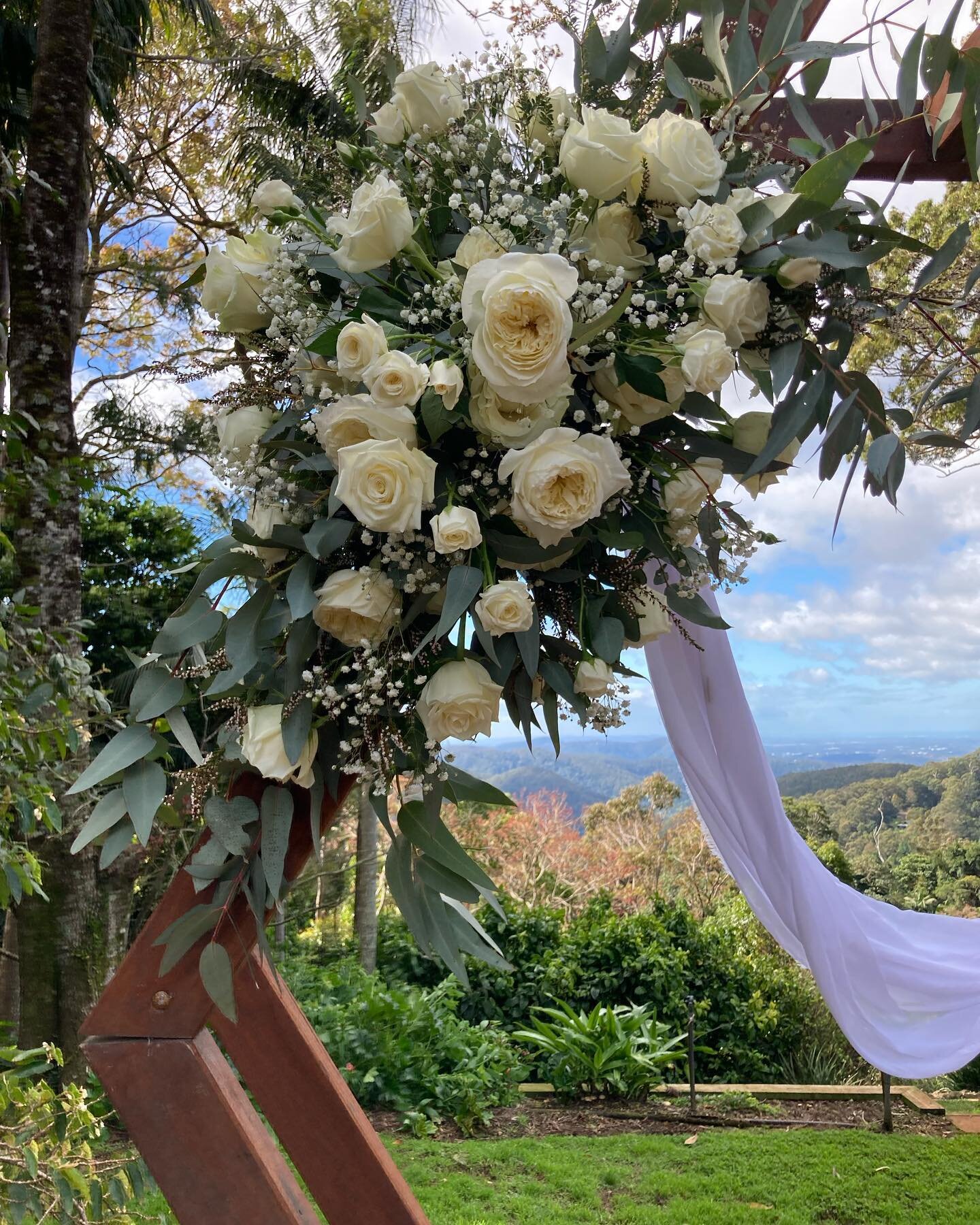 Beautiful flowers, fine weather and very happy people made for a truly special wedding day for Justin and Rebecca - so honoured to officiate.  Wishing them all the best for the future.

#weddings
@weddingsstbernardshotel @florabunda_flowers