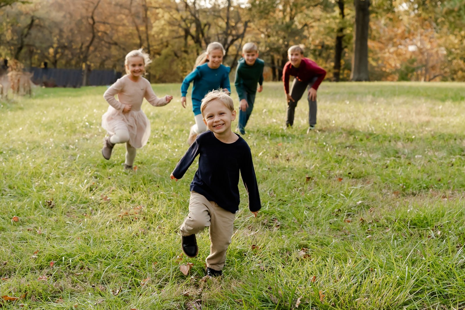 kids running through field  St. Louis Family Photography sarahrowlandphotography.com