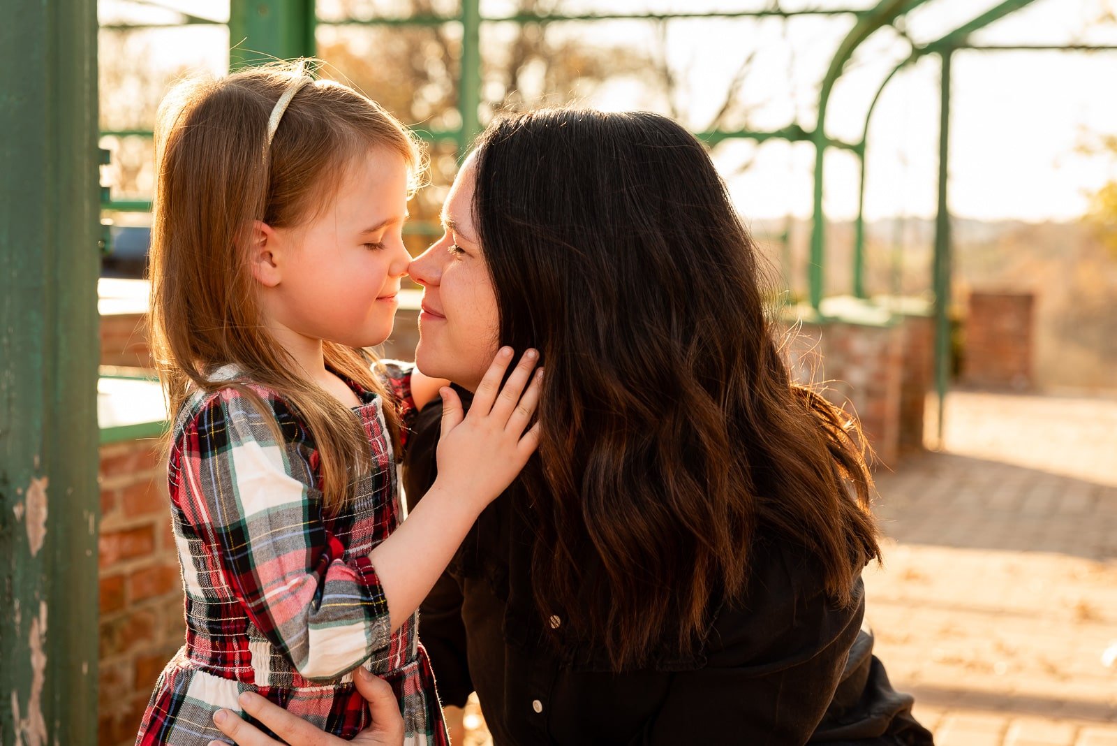 mother and daughter touching noses  St. Louis Family Photography sarahrowlandphotography.com