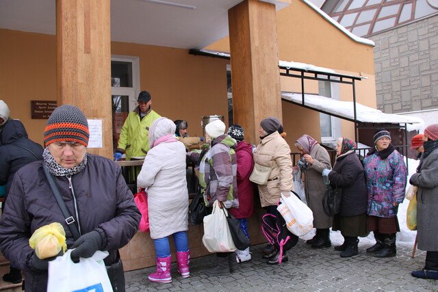  Distribution of food to poor &amp; homeless people in Ukraine in 2023. 