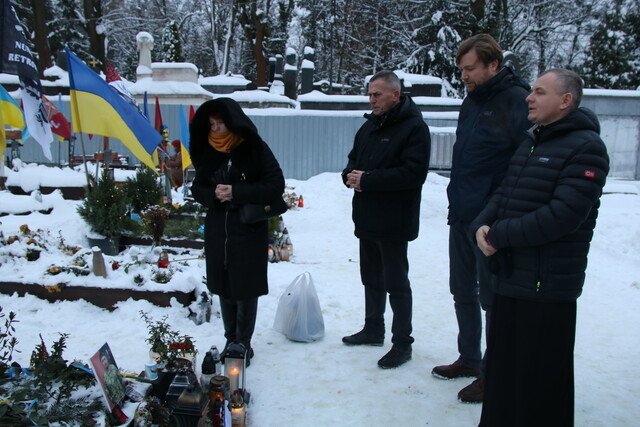  Visit to the Cementery of Lychakivskyi, accompanied by a military chaplain. 