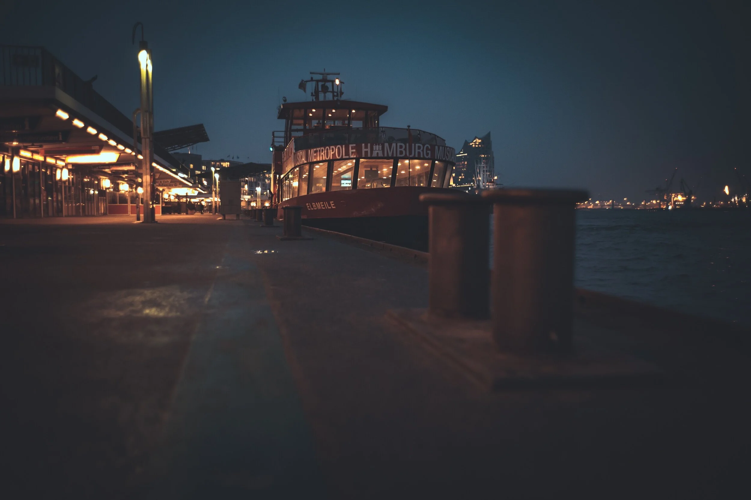 StefanTrochaPhotography-HafenFaehre-L1008328-compressed.jpg