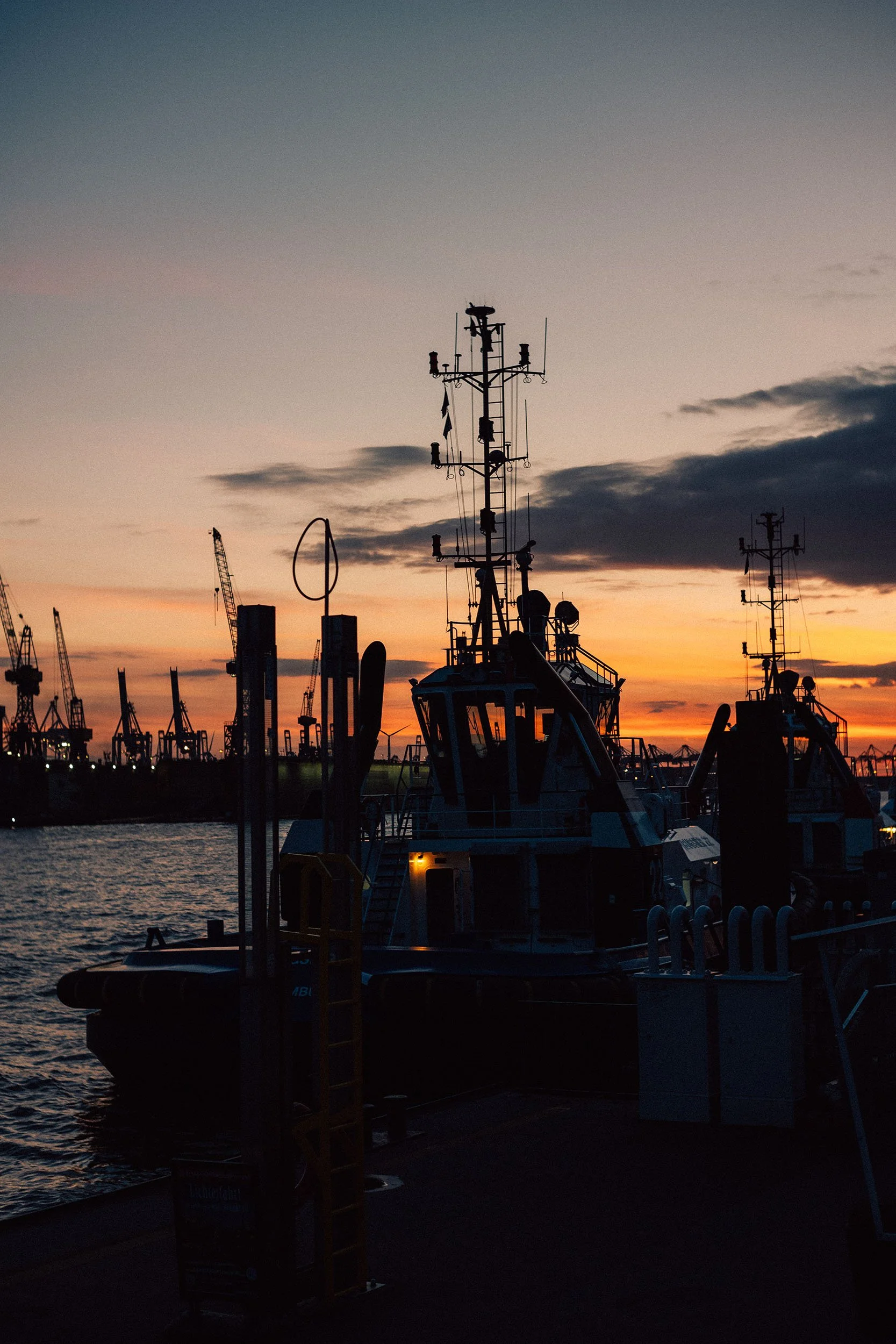 StefanTrochaPhotography-Hafen-BlueHour-L1009532-compressed.jpg