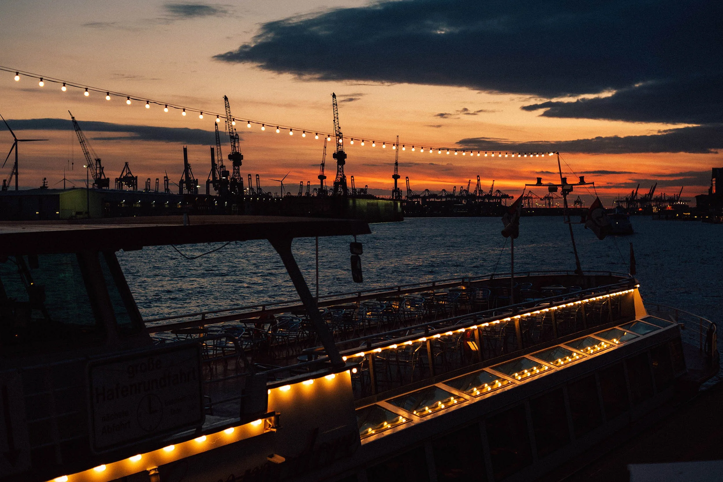 StefanTrochaPhotography-Hafen-BlueHour-L1009540-compressed.jpg
