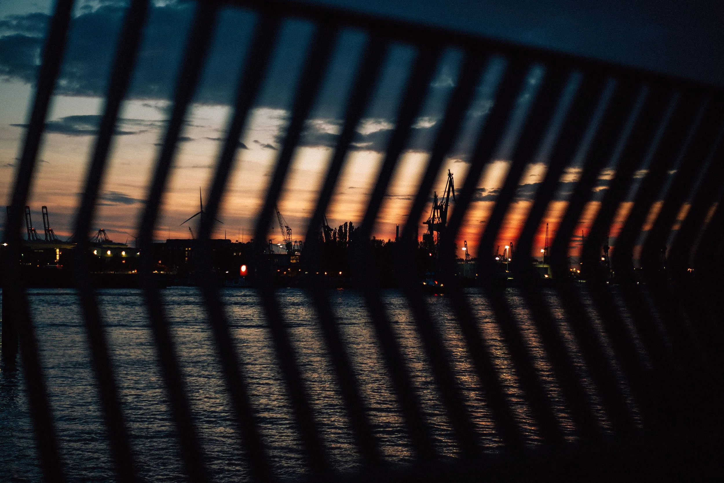StefanTrochaPhotography-Hafen-BlueHour-L1009569-compressed.jpg