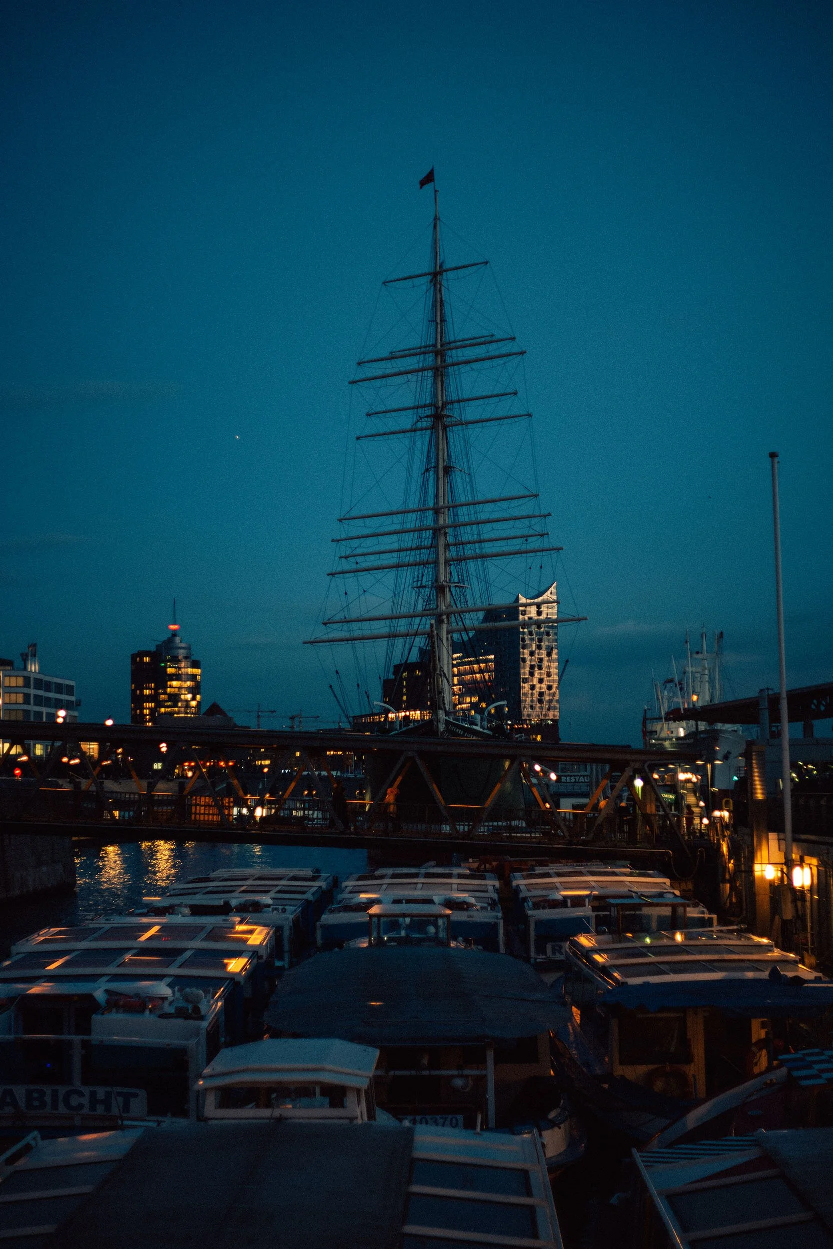 StefanTrochaPhotography-Hafen-BlueHour-L1009557-compressed.jpg