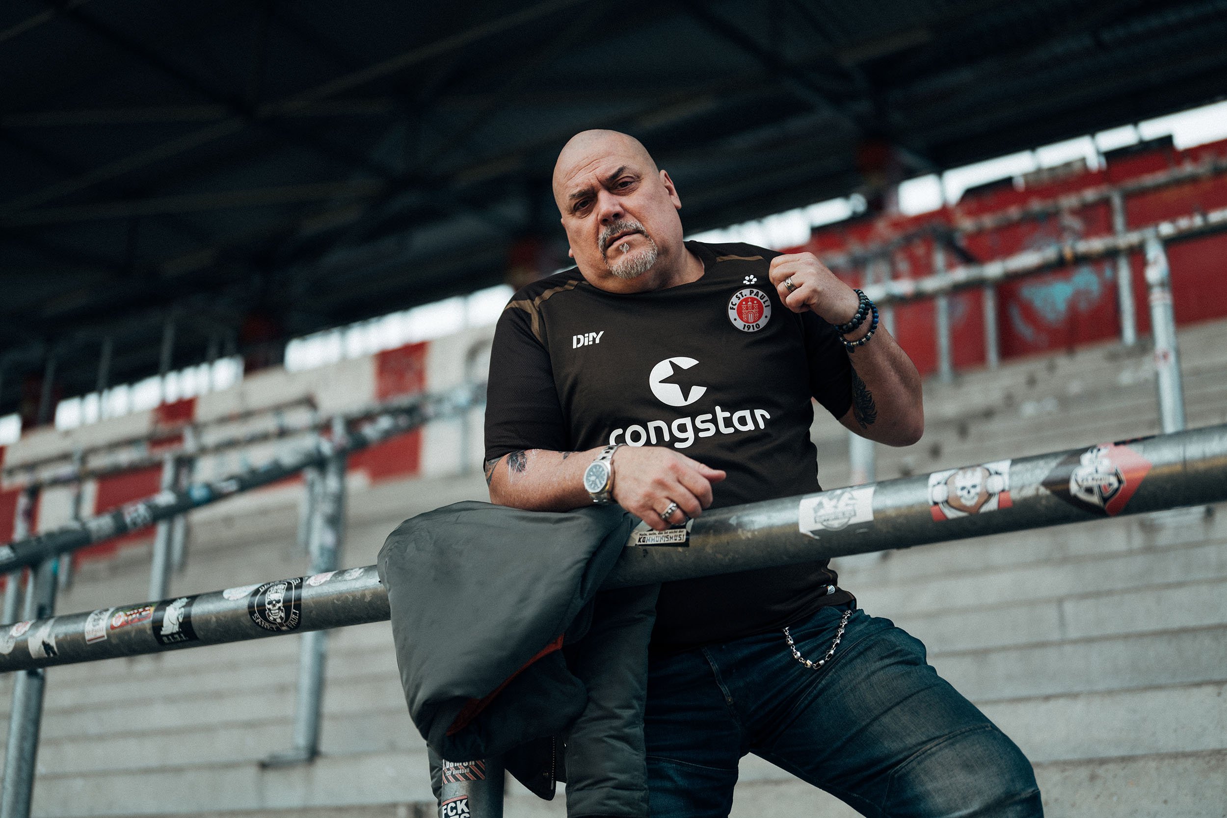 StefanTrochaPhotography-GrabarzUndPartner-FCStPauli-GendersternTrikot-L1110269-compressed.jpg