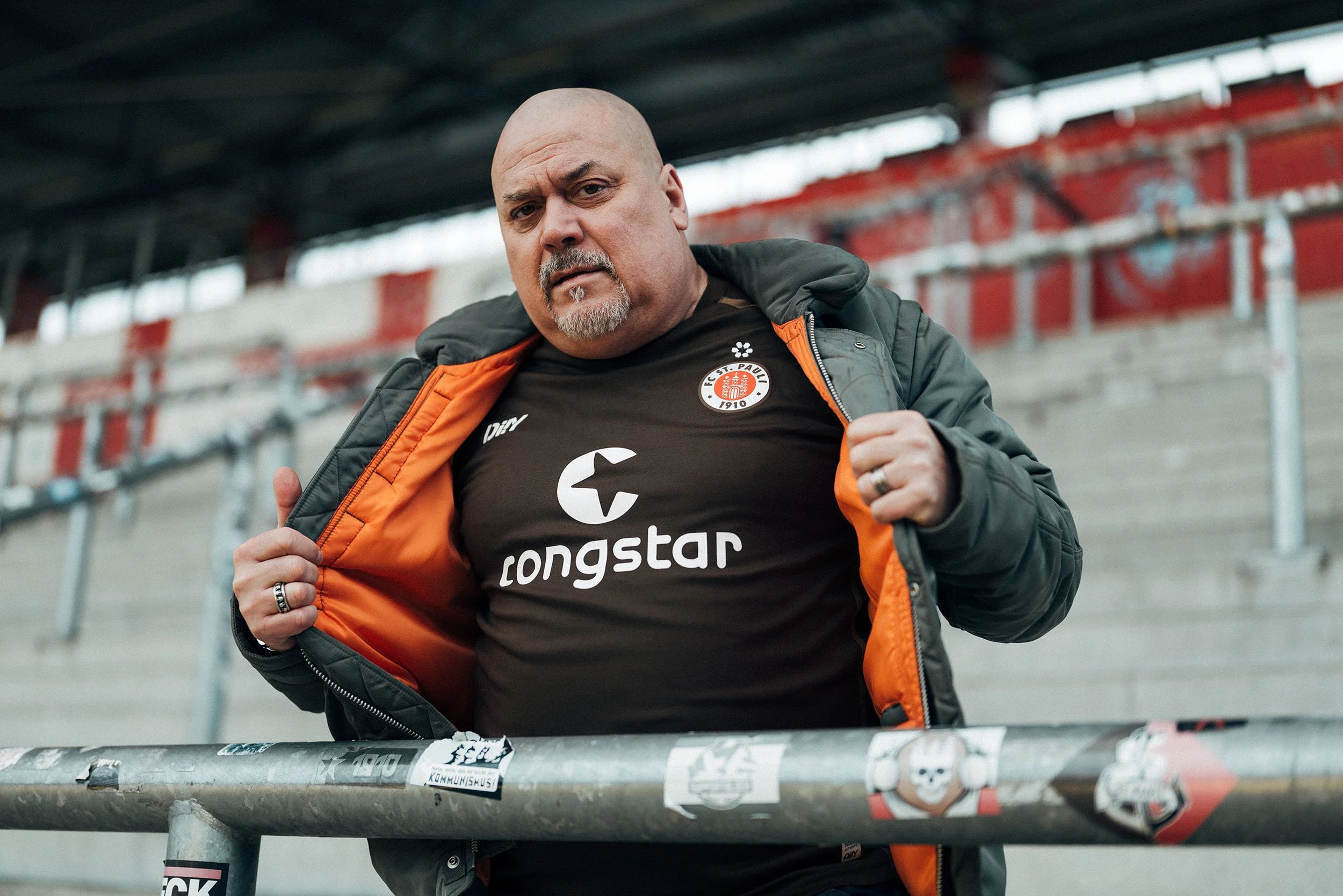 StefanTrochaPhotography-GrabarzUndPartner-FCStPauli-GendersternTrikot-L1110227-compressed.jpg