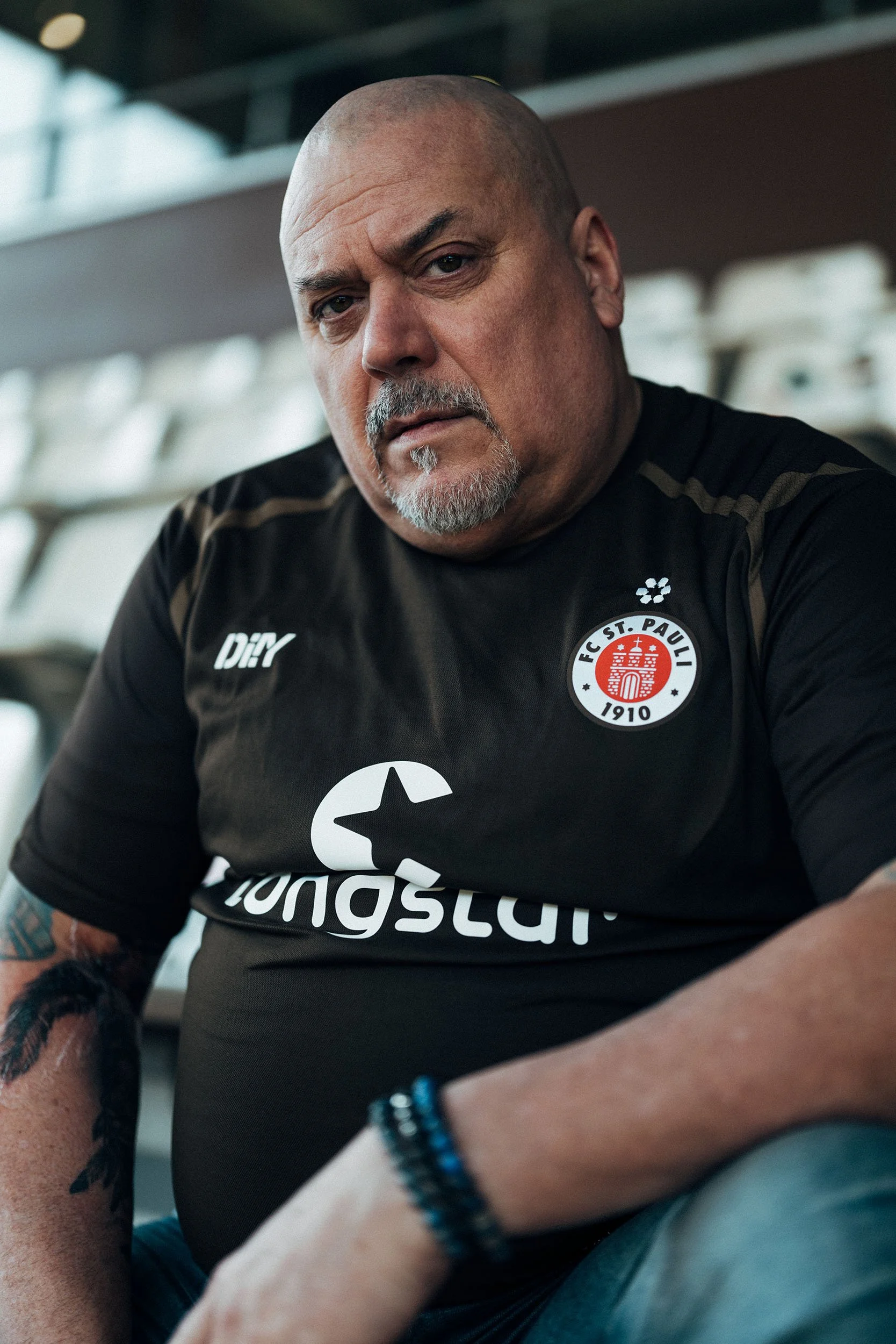 StefanTrochaPhotography-GrabarzUndPartner-FCStPauli-GendersternTrikot-L1110215-compressed.jpg