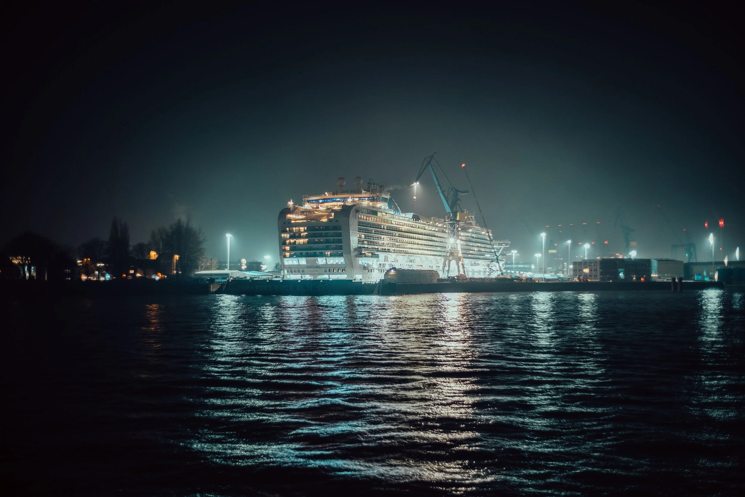 StefanTrochaPhotography-HamburgNight-L1001658-compressed.jpg