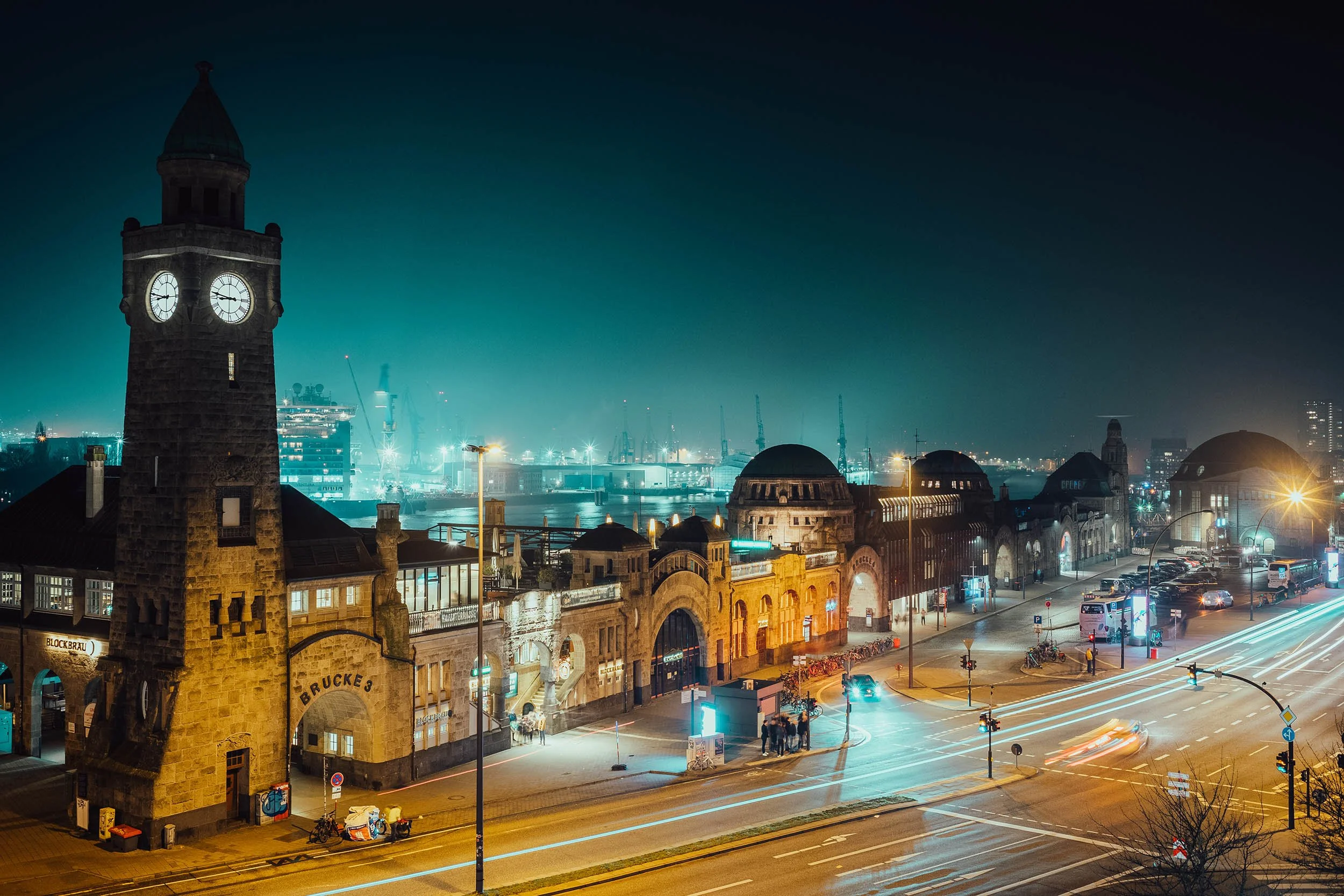 StefanTrochaPhotography-HamburgNight-L1001618 -compressed.jpg