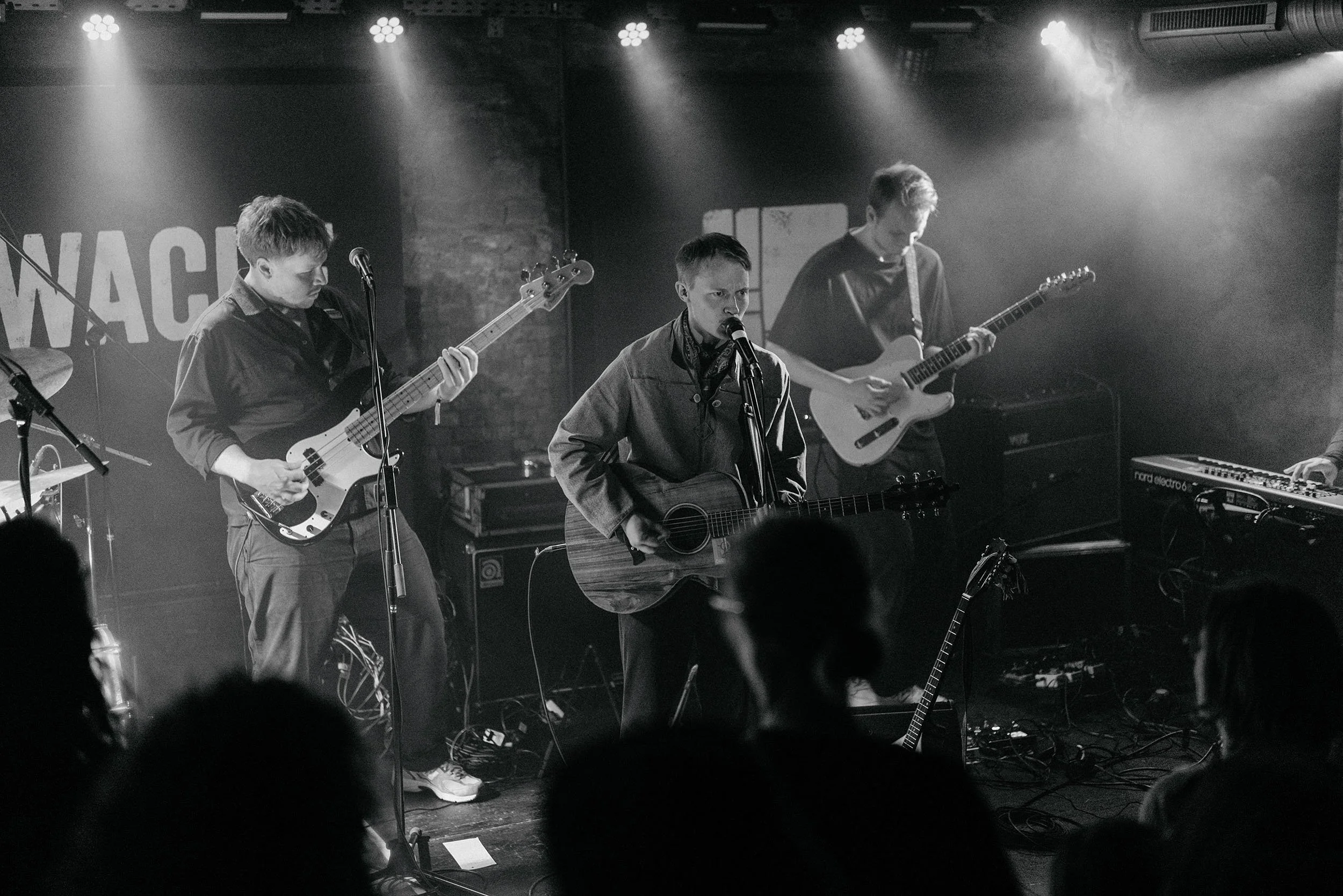 StefanTrochaPhotography-ReeperbahnFestival-EmilKarlsen-L1070583-compressed.jpg