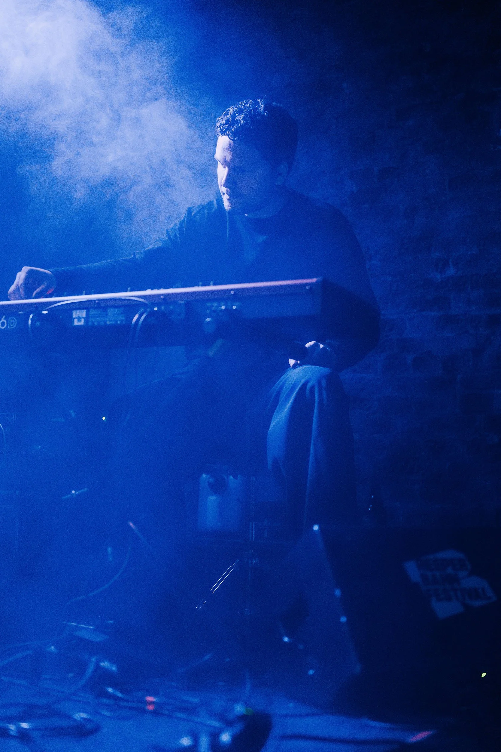 StefanTrochaPhotography-ReeperbahnFestival-EmilKarlsen-L1070570-compressed.jpg