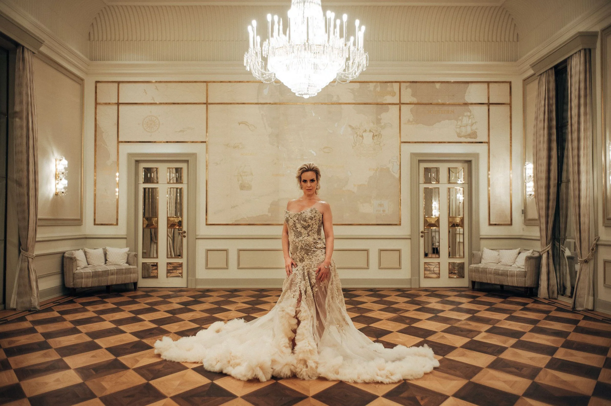 StefanTrochaPhotography-IsabelEdvardsson-Ballsaal-L1002040-compressed.jpg