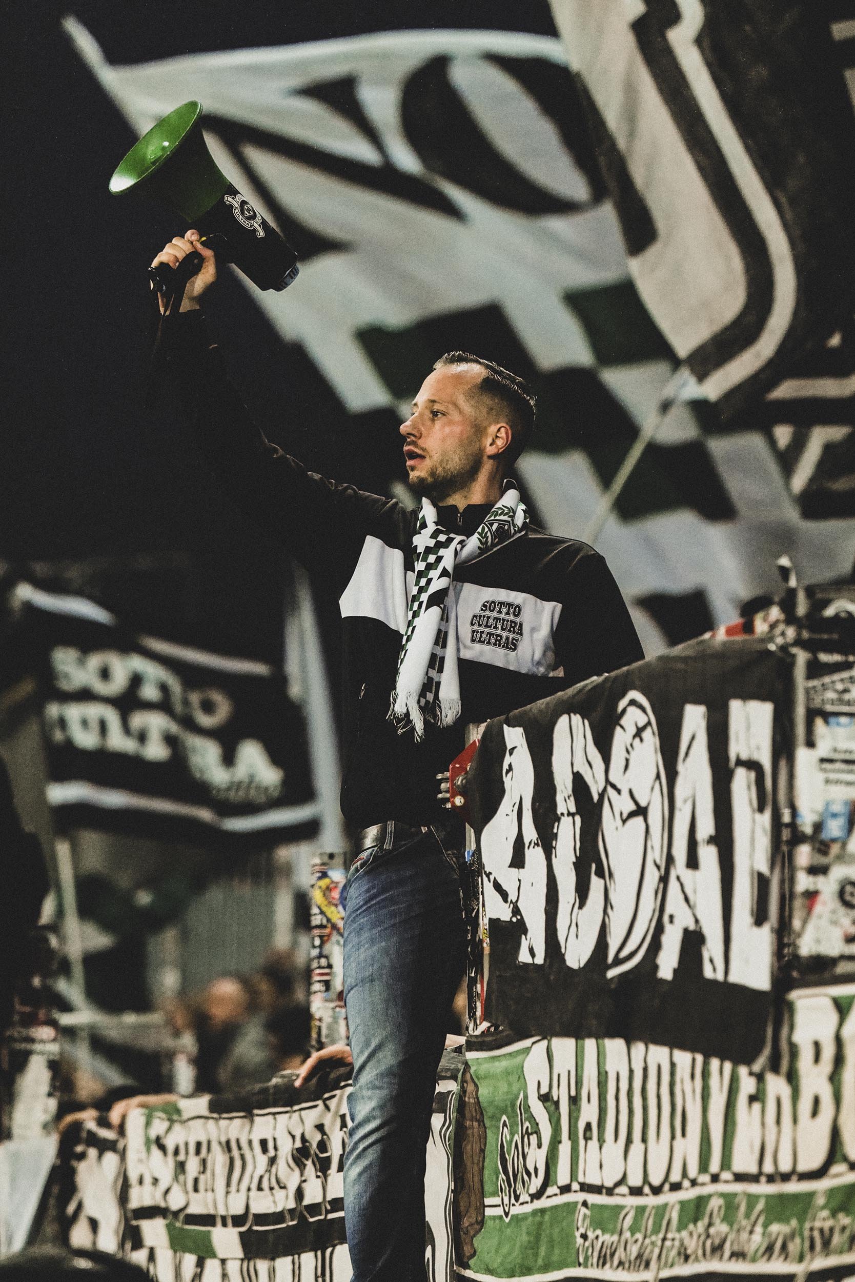 StefanTrochaPhotography-FCSPvsBMG-L1120711-comnpressed.jpg