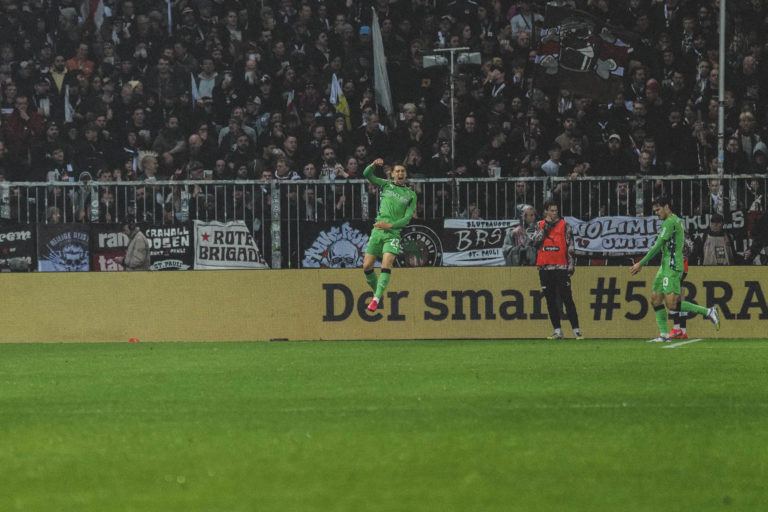 StefanTrochaPhotography-FCSPvsBMG-L1120887-comnpressed.jpg