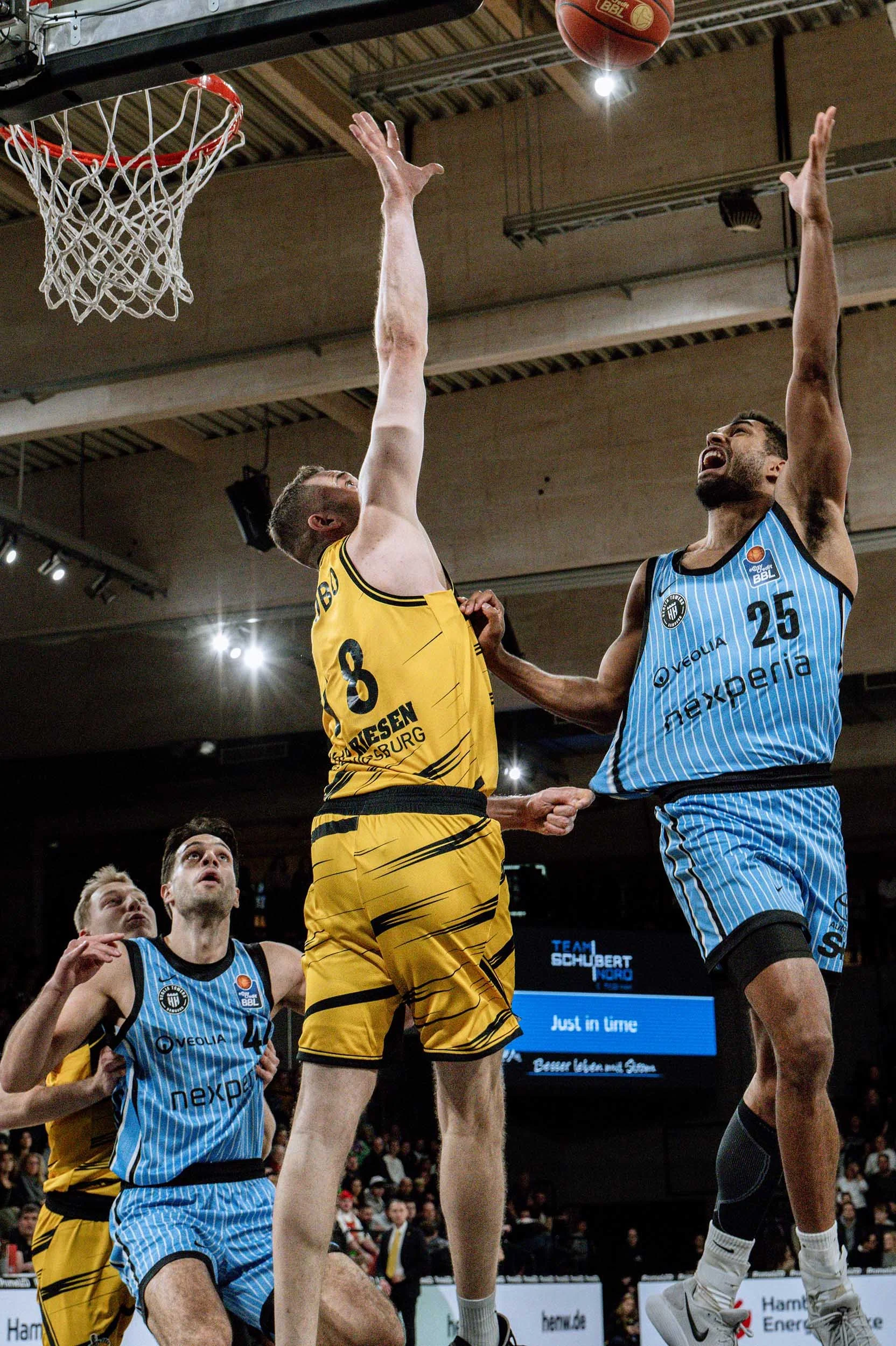 StefanTrochaPhotography-BBL-TowersVSLudwigsburg-L1052708-compressed.jpg