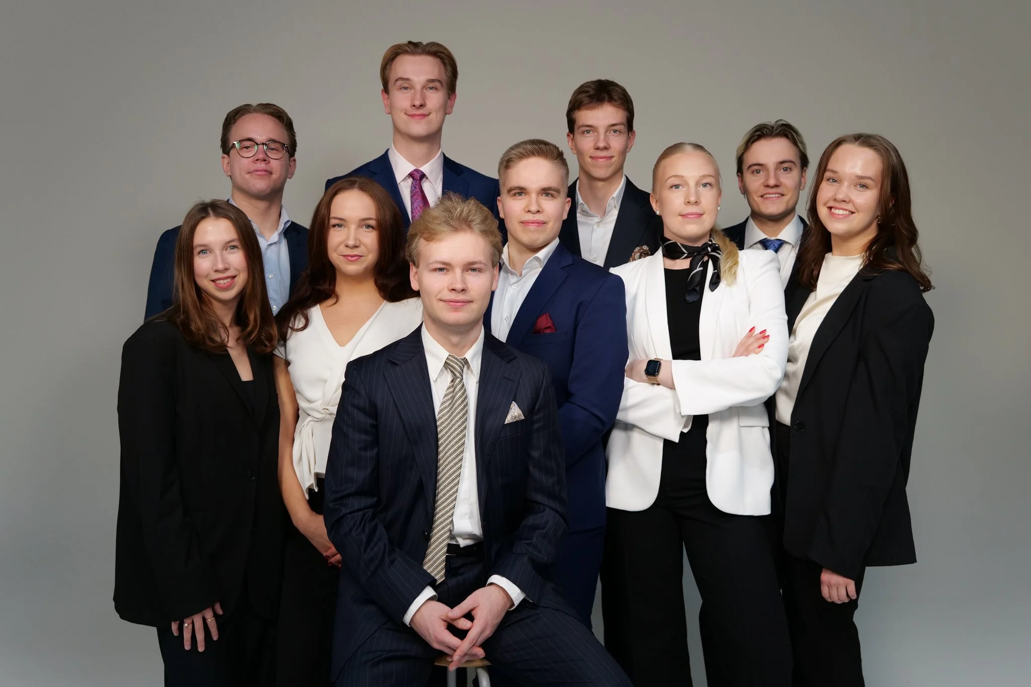 Hallituskuva - virallisempi.jpg