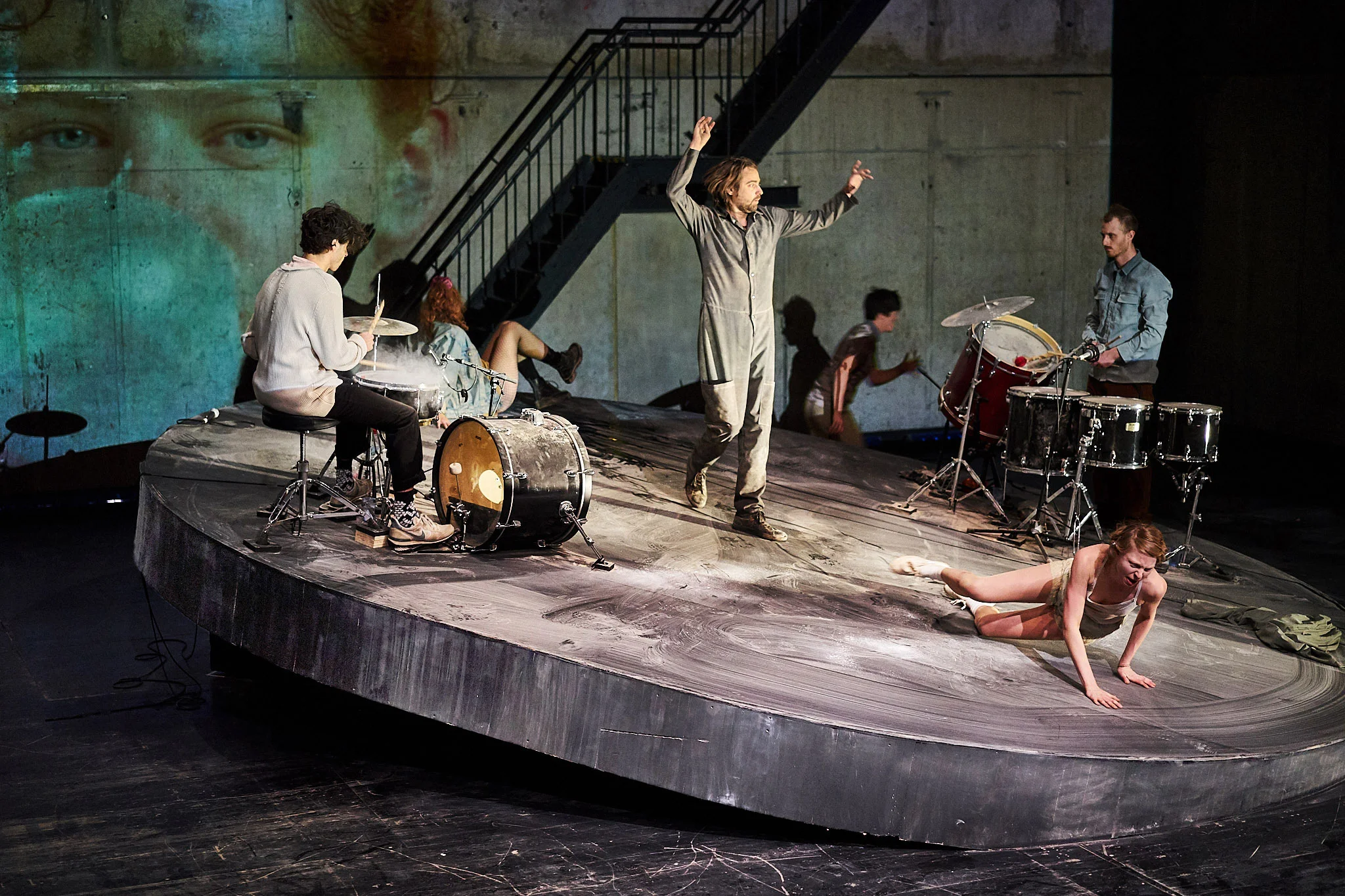Simone-Bartholin_Scenografi_Ødipus6.jpg