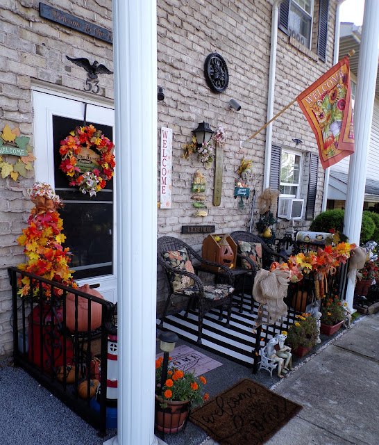 Fall Front Porch and Yard 2023 - Debbie Dabble Blog 