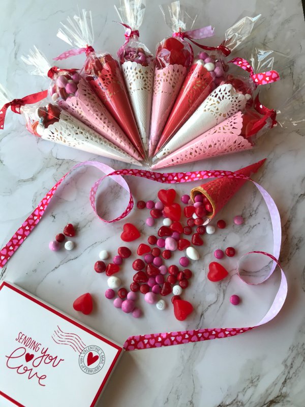 valentines-day-cone-favors-pink-red-white.jpg