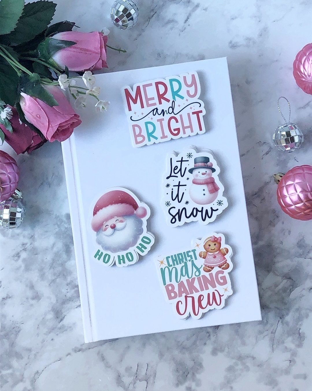 🎄✨ The Pink Christmas Collection is HERE! ✨🎄
⠀⠀⠀⠀⠀⠀⠀⠀⠀
I&rsquo;m beyond excited to finally share this special collection with you&mdash;it&rsquo;s been a dream of mine for so long! 💕 This collection is filled with holiday cheer and practical goodi