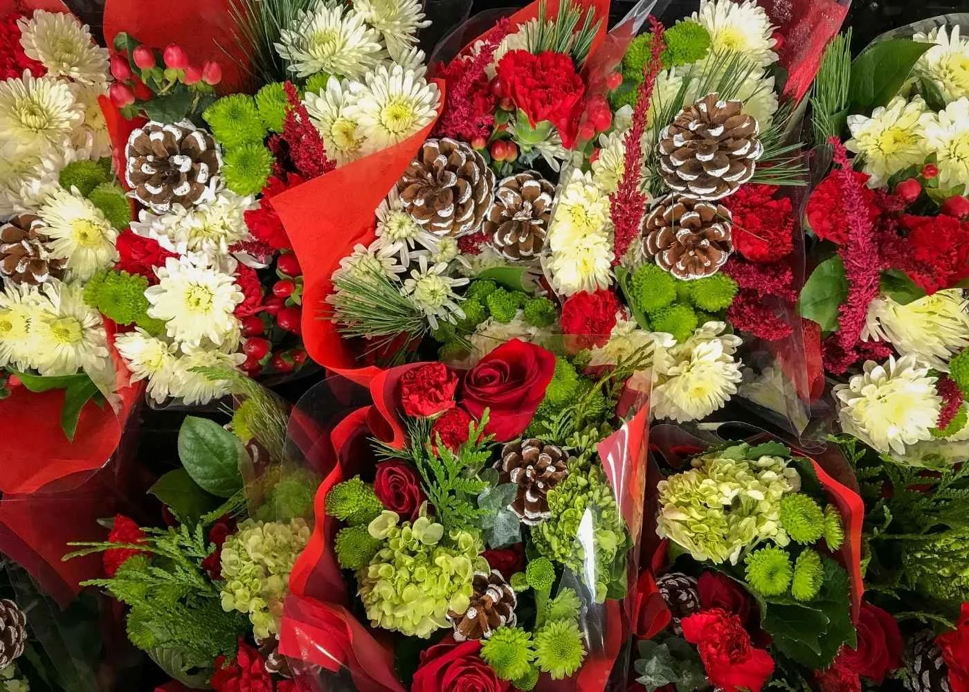 Best Silk Flowers For Your Christmas Decor