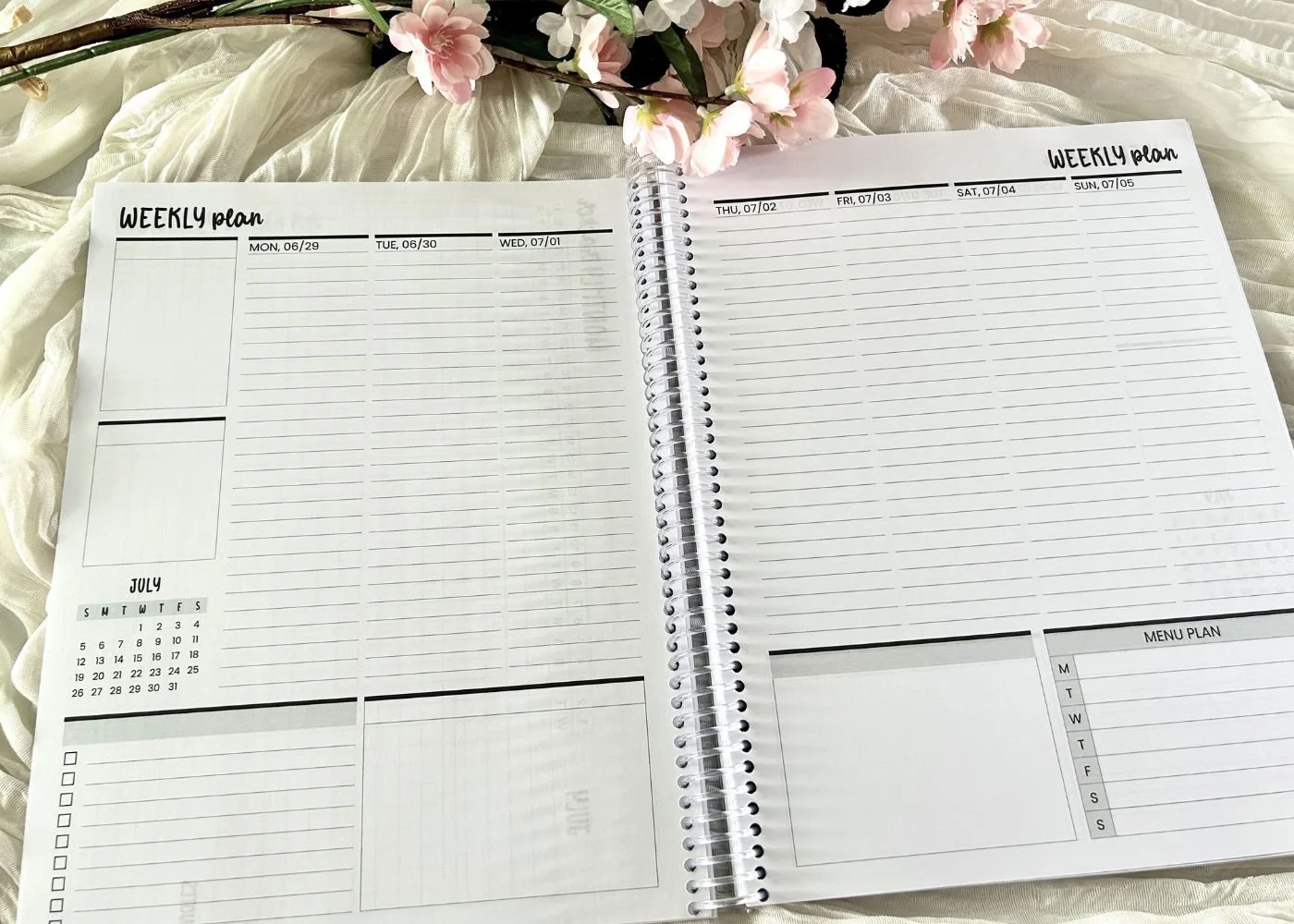 26-27 Everything Planner 7.jpg