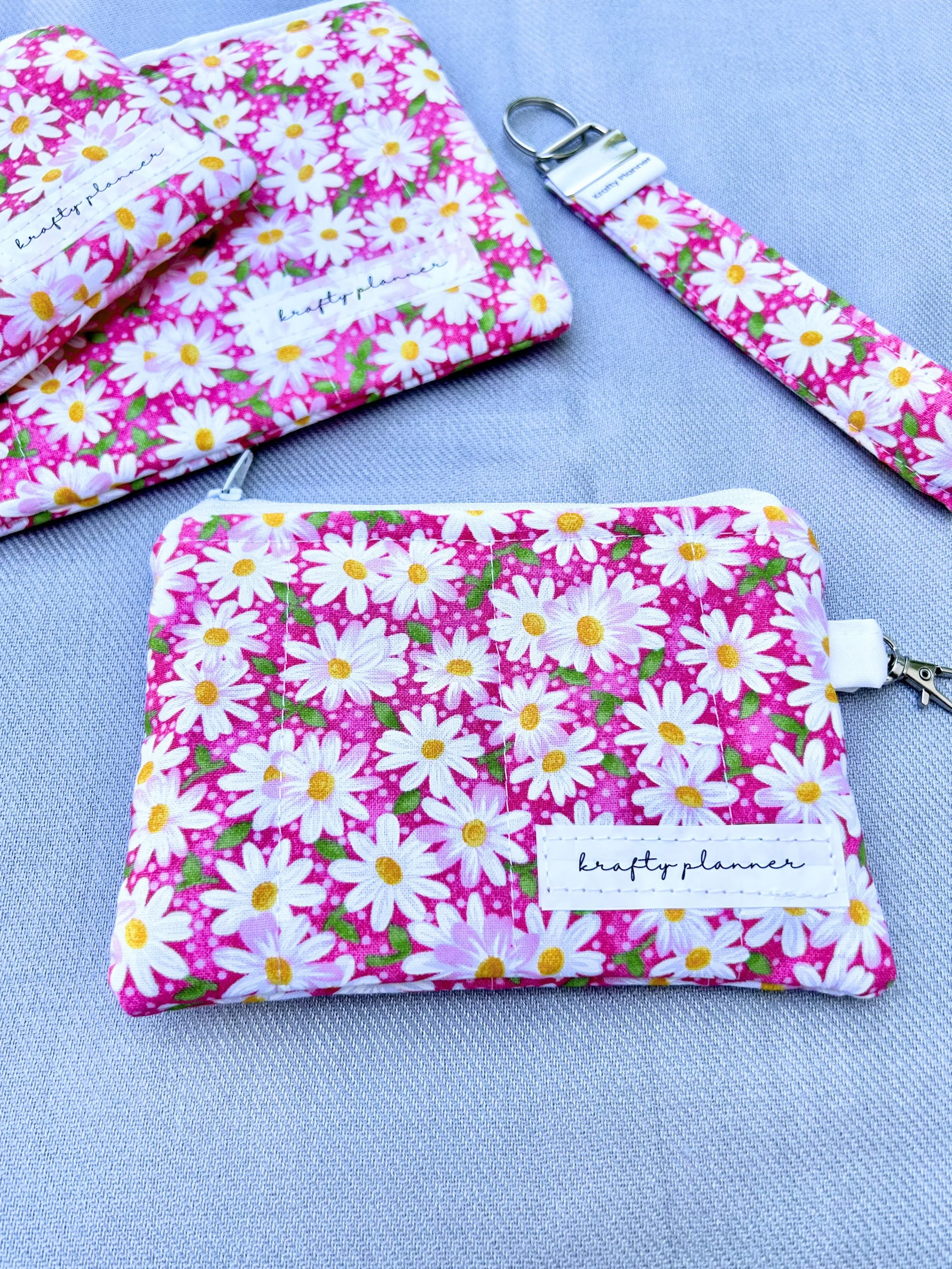 Daisy Dreams Keychain Wallet | Quilted Zipper Card Holder