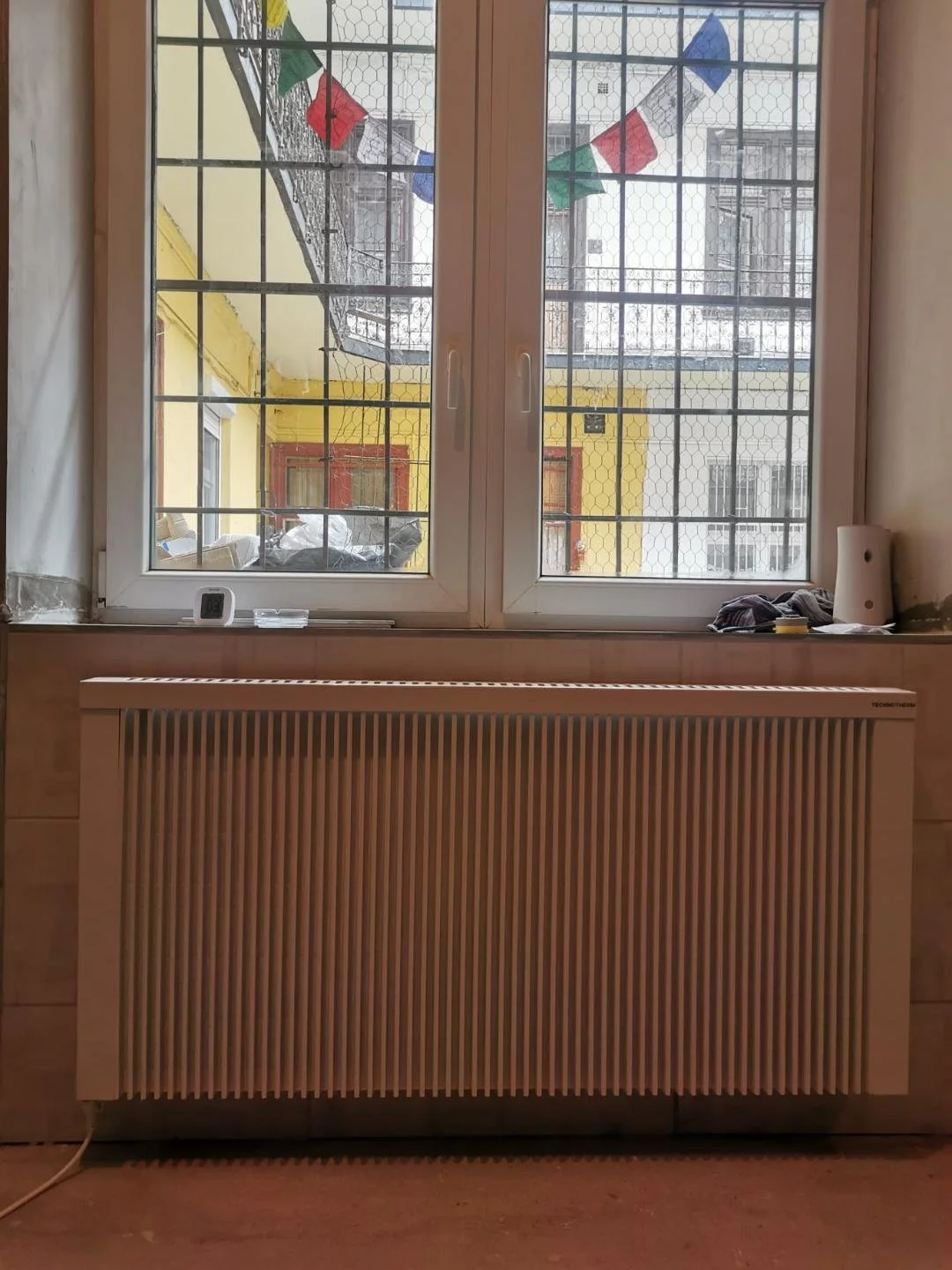 Facebook: 2022ben mindent raknék lassan csak radiátort nem..klímának plussz érv hogy lehet vele nyáron hűtteni is, és nem foglal el hasznos teret