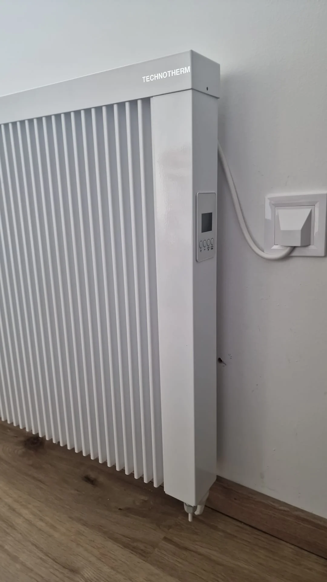 Mindig a gyári villásdugóval kell a konnektorba csatlakoztatni a hőtárolós radiátorokat? Nem!