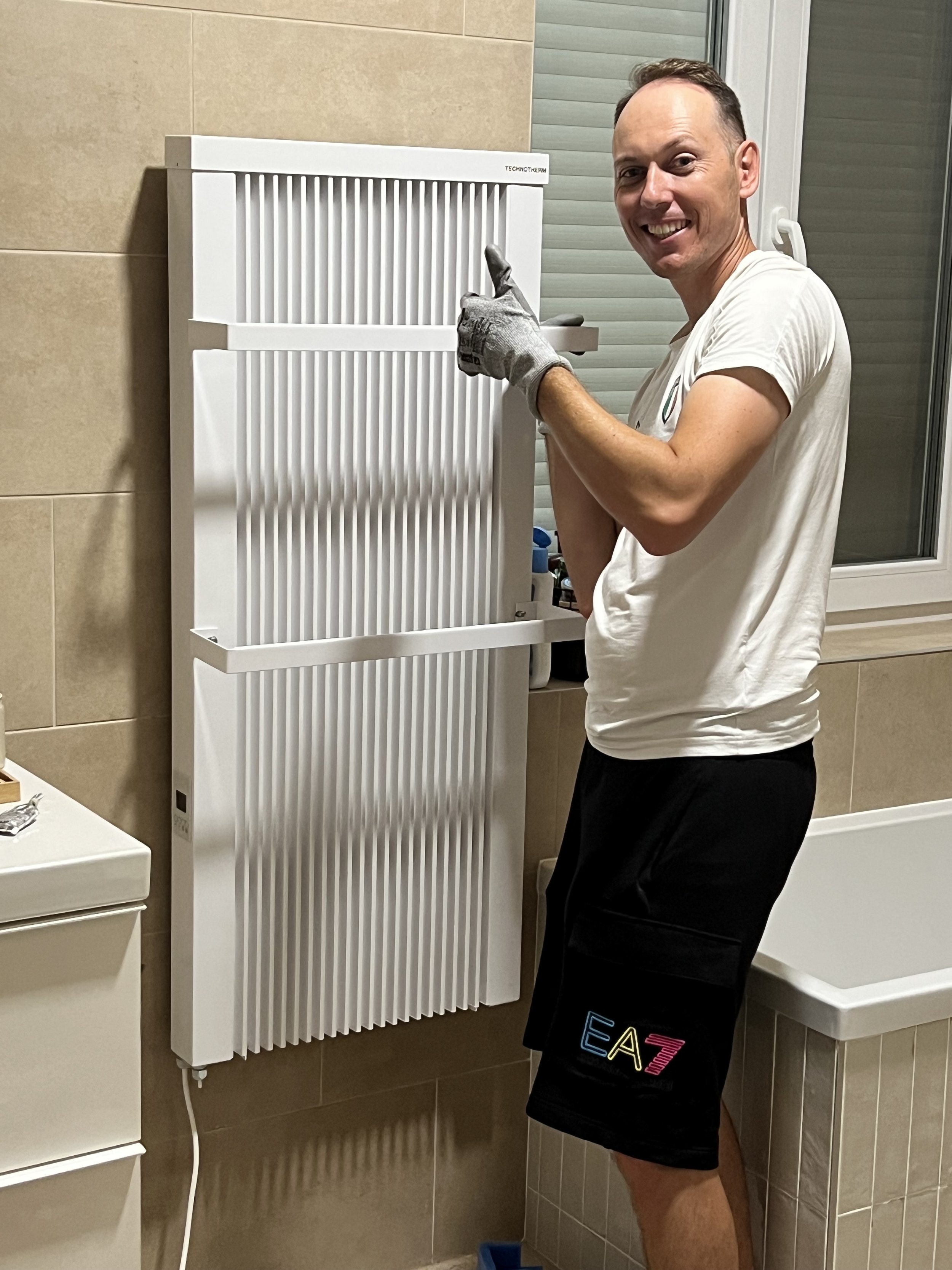 Technotherm törölközőszárítós radiátornak is kell lennie a fürdőszobában?