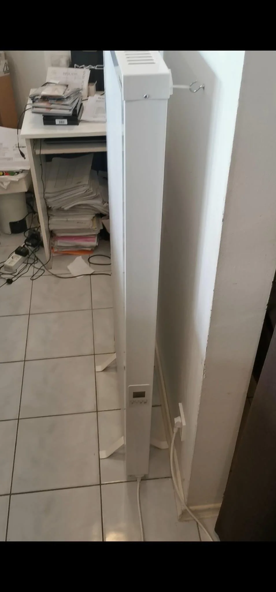 Hőtárolós radiátor elhelyezése és rögzítése könnyűszerkezetes falon