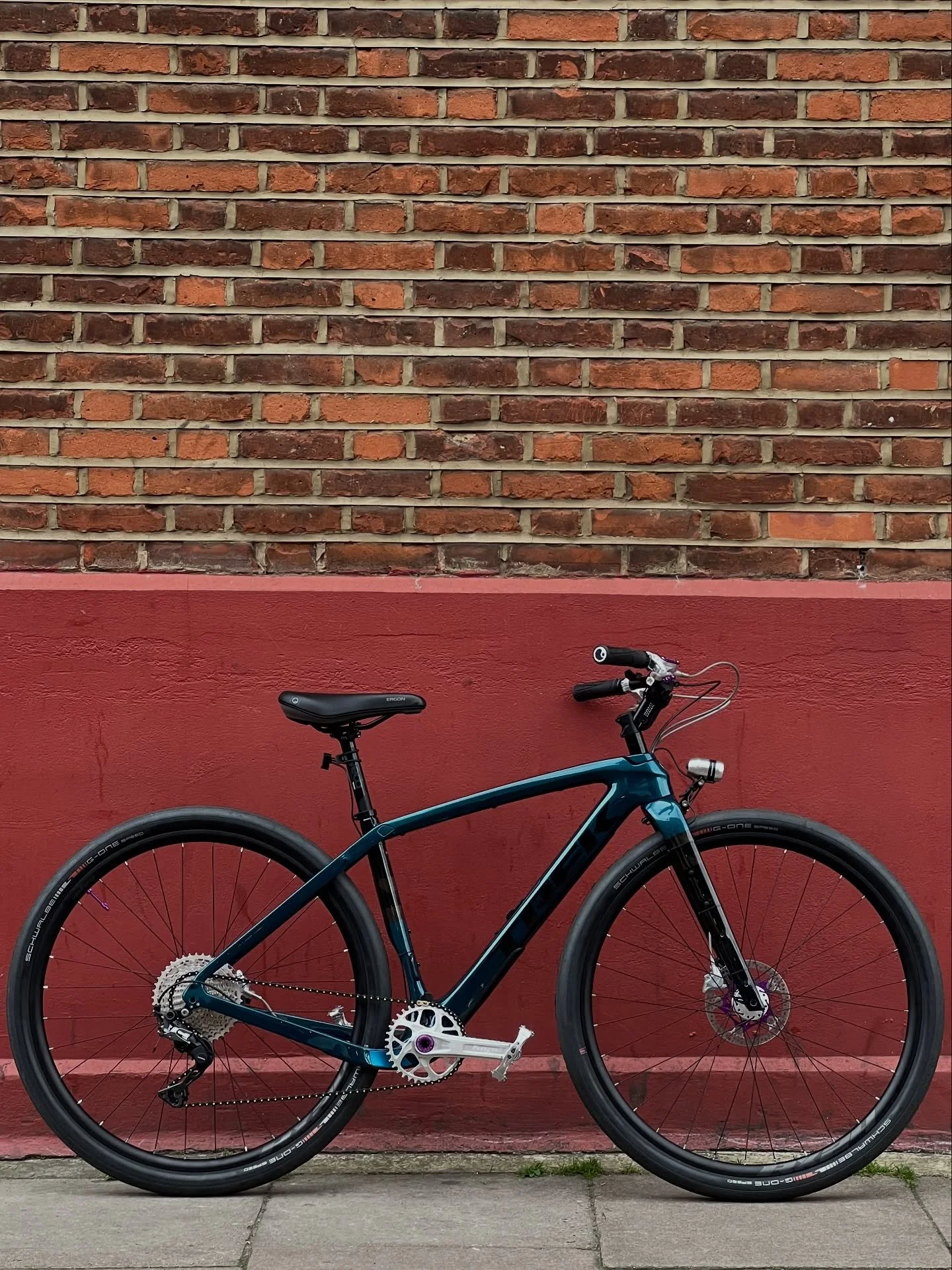 Not sure this is what Trek had in mind when the designed the checkpoint frame, but it sure makes one hell of a commuter!

When Janet brought us this frame and said she was after a zippy, yet comfortable flat bar bike to get to and from work on, we we
