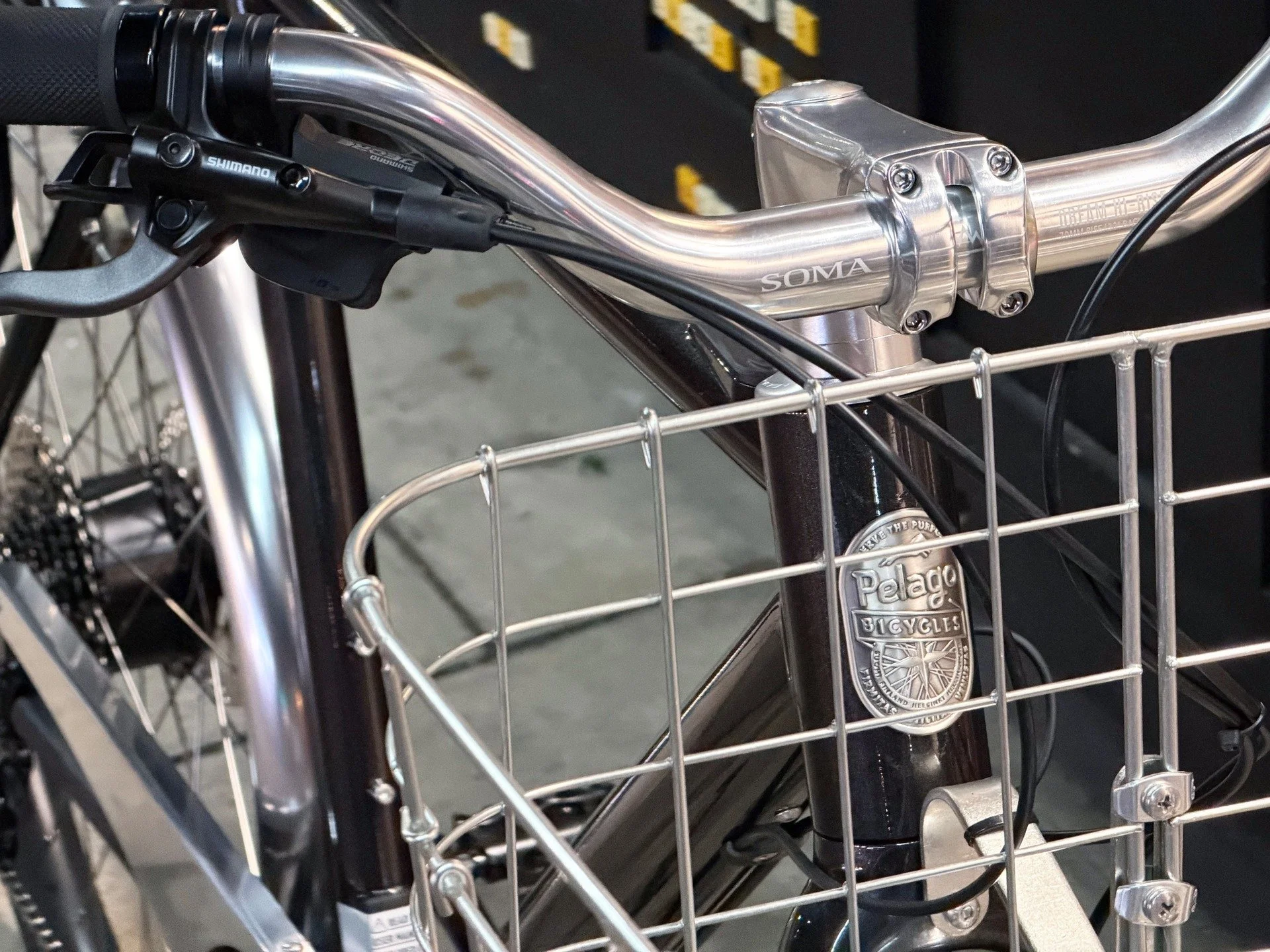 This @pelagobicycles Olari was built for a customer with impeccable taste.

We added a Pelago chainguard, Front basket and fitted a set of @somafab Dream Hi Rise bars for a very comfortable, confident ride.

The fully integrated Mahle X30 electric se