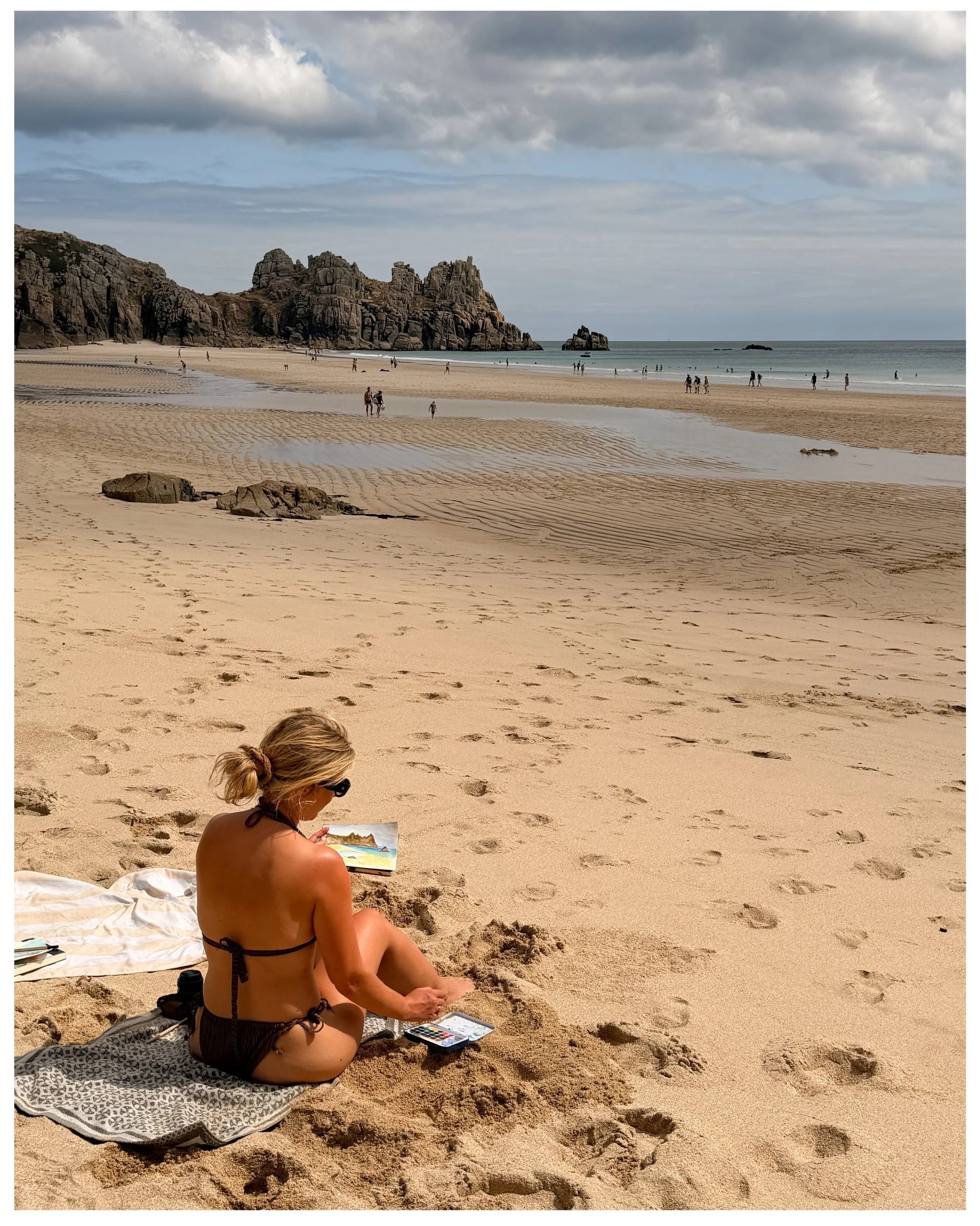 Recent wholesome thangggggs ✨ 🌍 

Adventures down to south cornwall, getting creative with @hannahjjones_ , adventures in @leighcharles8227 and I&rsquo;s new gaff @tentbox, solar eclipse &amp; meteor shower (which was INSANE?! ✨), beach days &amp; m