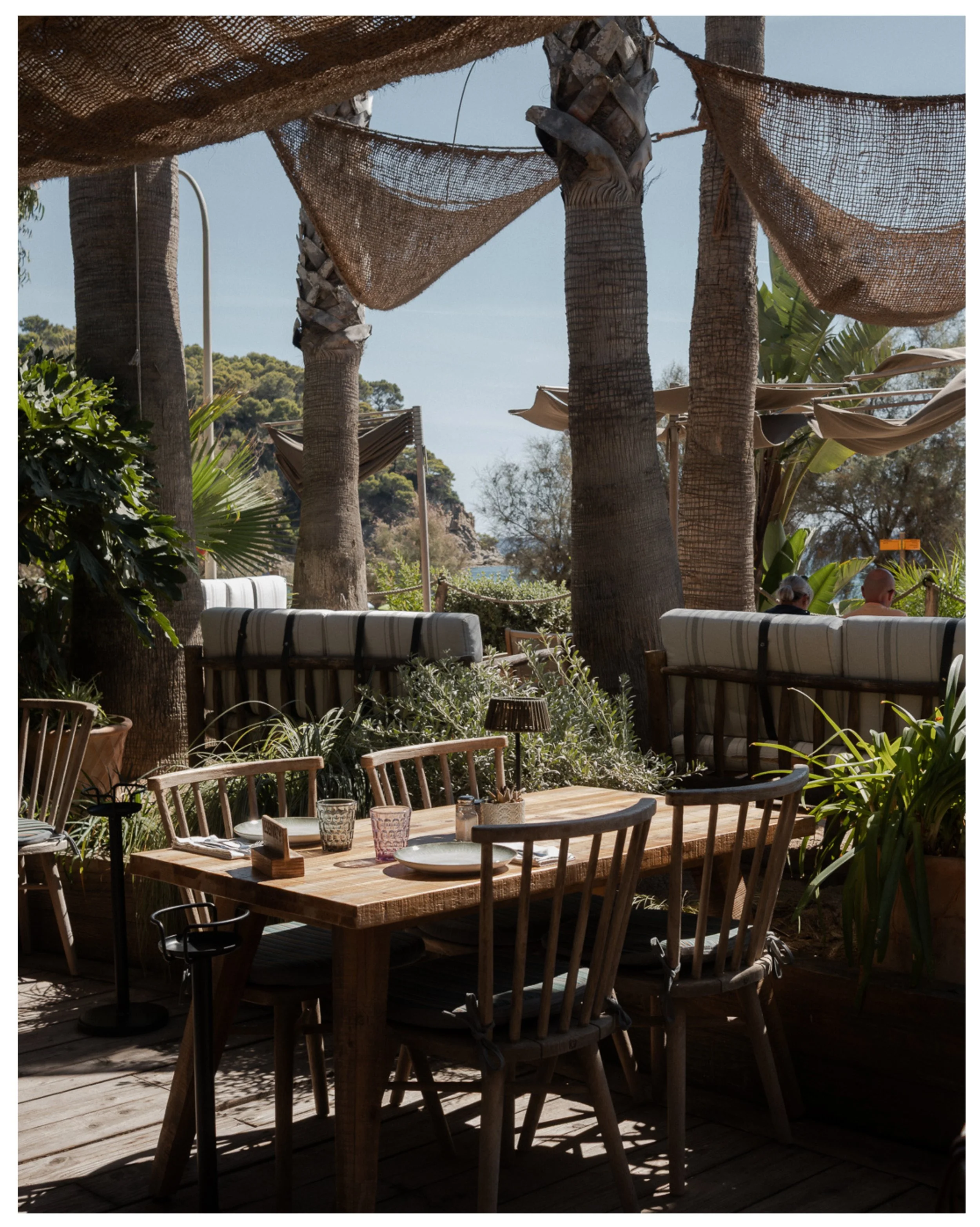 The most beautiful lunch at @gammarus_canyelles during an incredible three days with @jet2pics &amp; @lloretturisme ~ a stunning beach club &amp; restaurant located in Costa Brava. This place is definitely one to add if you&rsquo;re in the area! Ad

