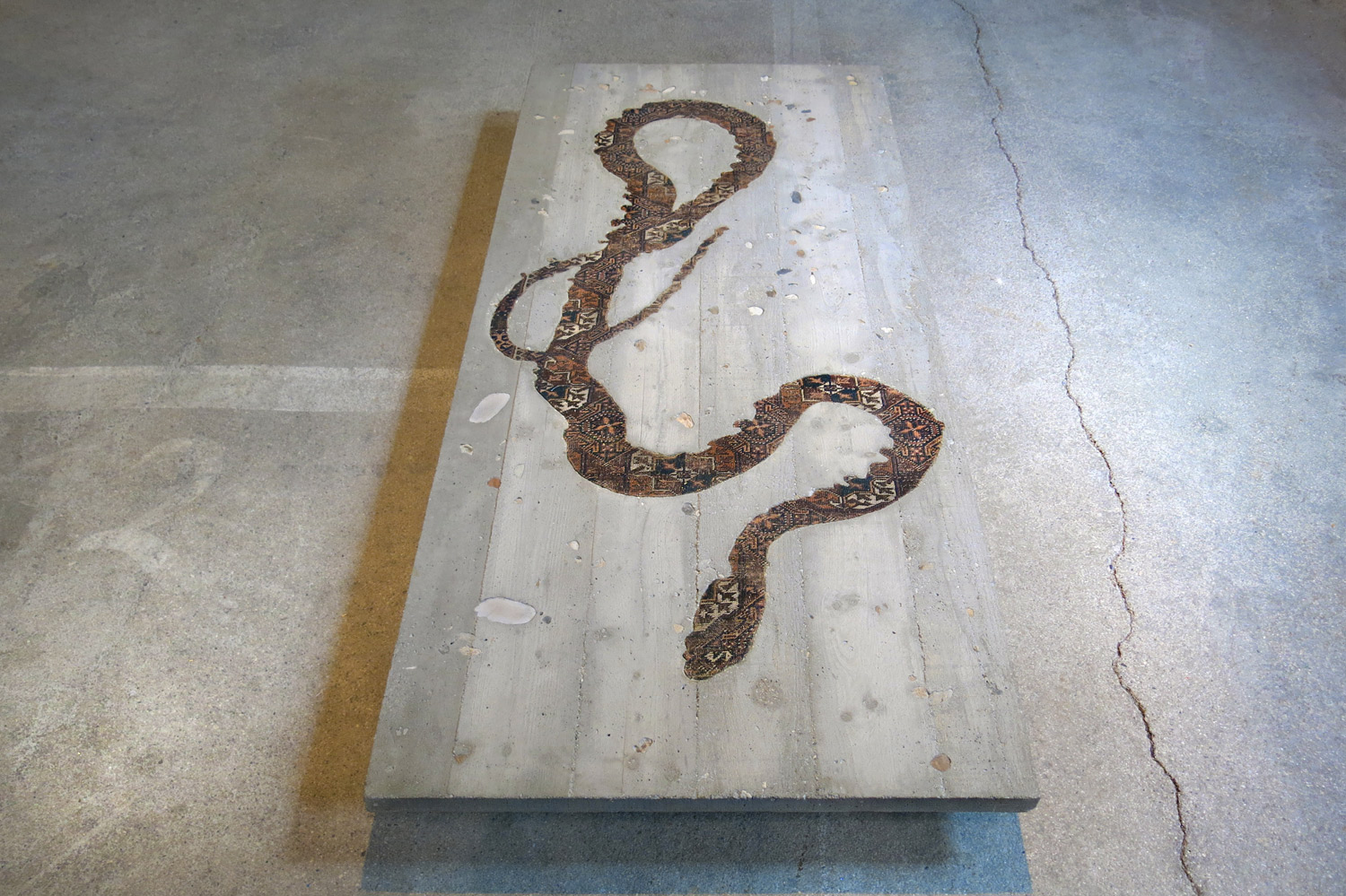 web222-noemi-kiss-marion-friedmann-gallery-Serpent-Table-cut-out-rug-inlaid-in-concrete-Hipphalle-photo-MarionFriedmann.jpg