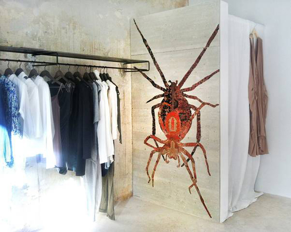 web_NoemiKiss-retail-interior-wall-rug-inlay-in-concrete-MarionFriedmannGallery.jpg