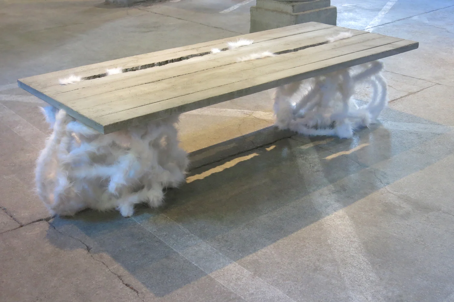 web222-marion-friedmann-gallery-noemi-kiss-concrete-plush-crack-coffee-table-Hipphalle-photo-MarionFriedmann.jpg