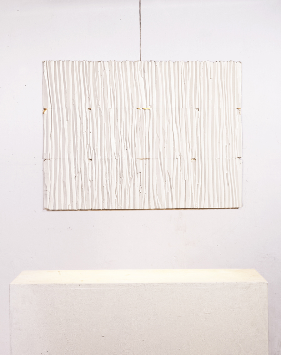 gisela_stiegler_3_floor_fishbox-lamp_white_frontal_view_marion_friedmann_gallery.jpg