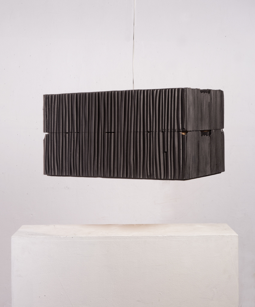 Lamp_black_2_floor2_side.jpg