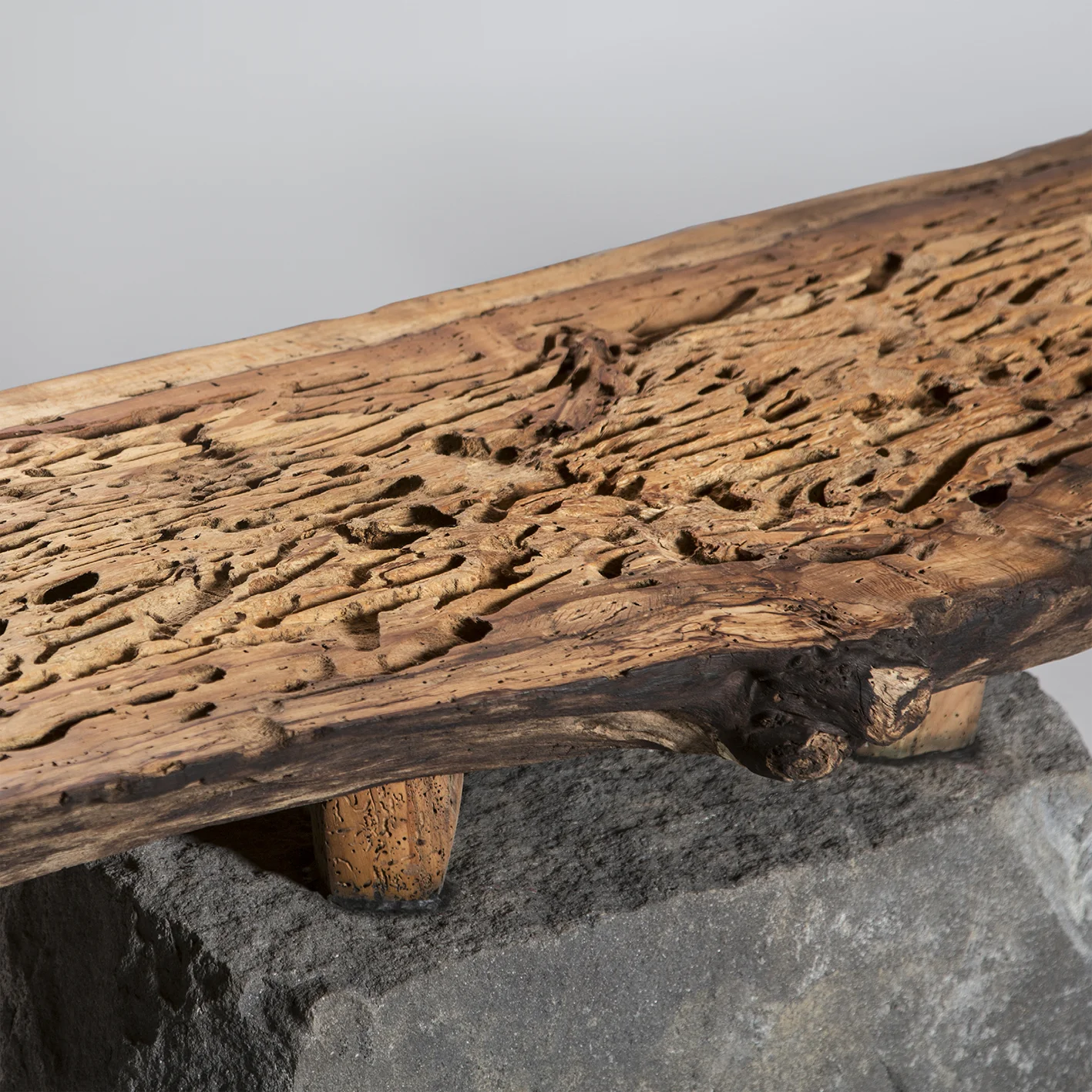 web2-bench-salvaged-mexican-alder-wood-basalt-recinto-with-feet-shi-ho-julio-martinez-marion-friedmann-gallery-24.jpg