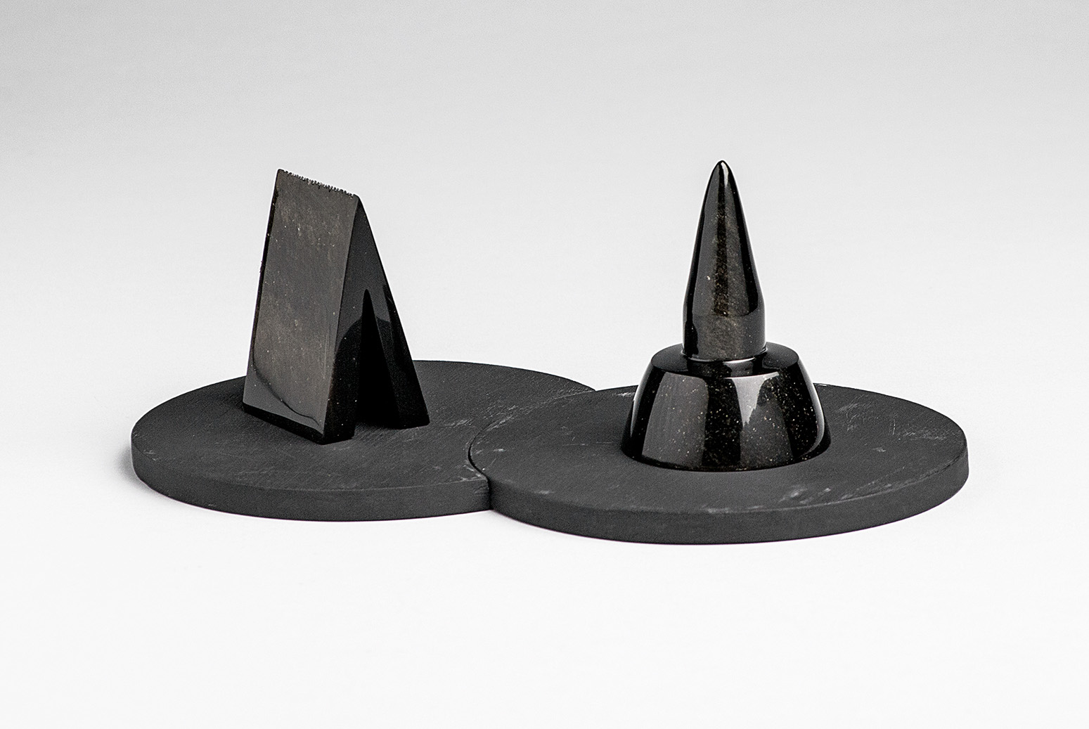 Obsidian-tape-dispenser-tool-design-Leslie Leyva-artisan-Alberto Sánchez  Hernández-AnahuacUniversityProject-CourtesyMarionFriedmannGallery-MexicoDesignTime-project11.jpg