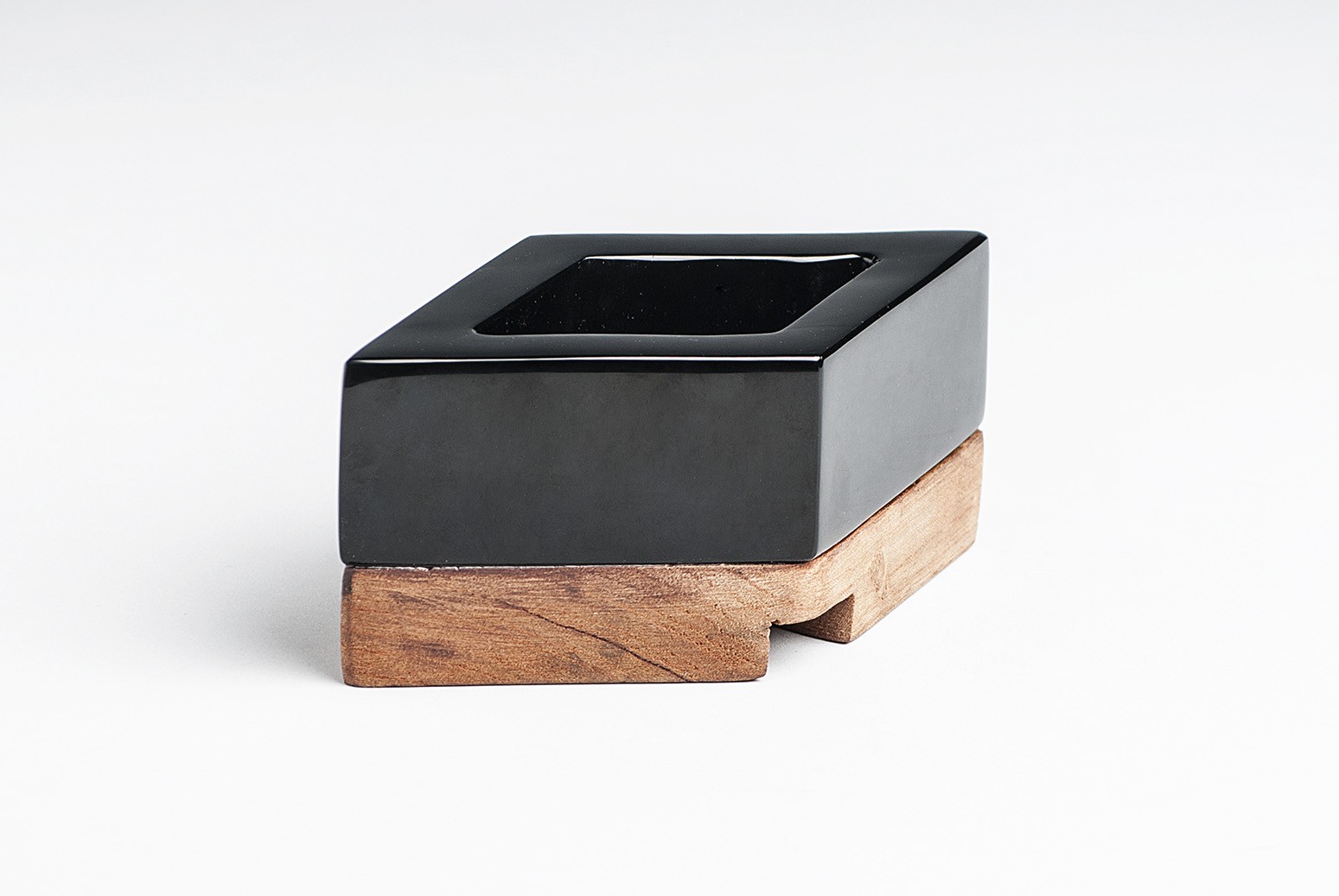 Obsidian-wood-desk-utensil-Elsa Cabrera-artisan-Mario Sandoval.-Anahuac-MarionFriedmann-MexicoDesignTime14.jpg