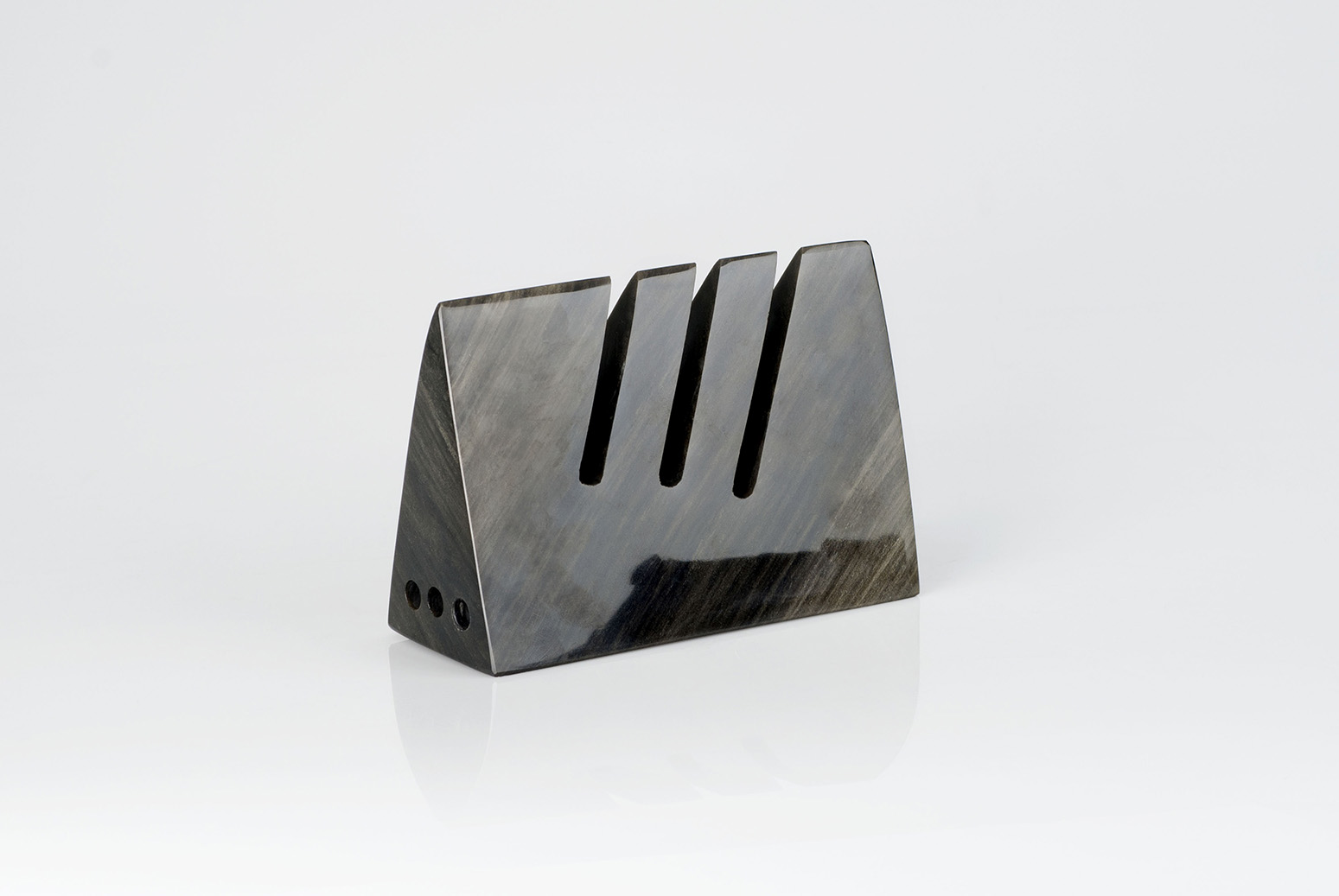 Obsidian-tape-dispenser-tool-Leslie Leyva-artisan-Alberto Sánchez  Hernández-Anahuac-MarionFriedmann-MexicoDesignTime-books-pencils-holder35.jpg