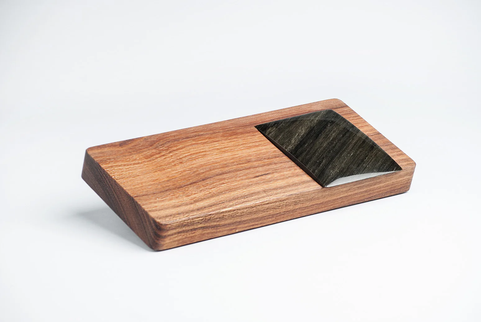Obsidian-cheeseboard-and-cutter-Adrian-Rosado-artisan-Alberto-Sanchez-Hernandez-Anahuac-MarionFriedmann-MexicoDesignTime5.jpg