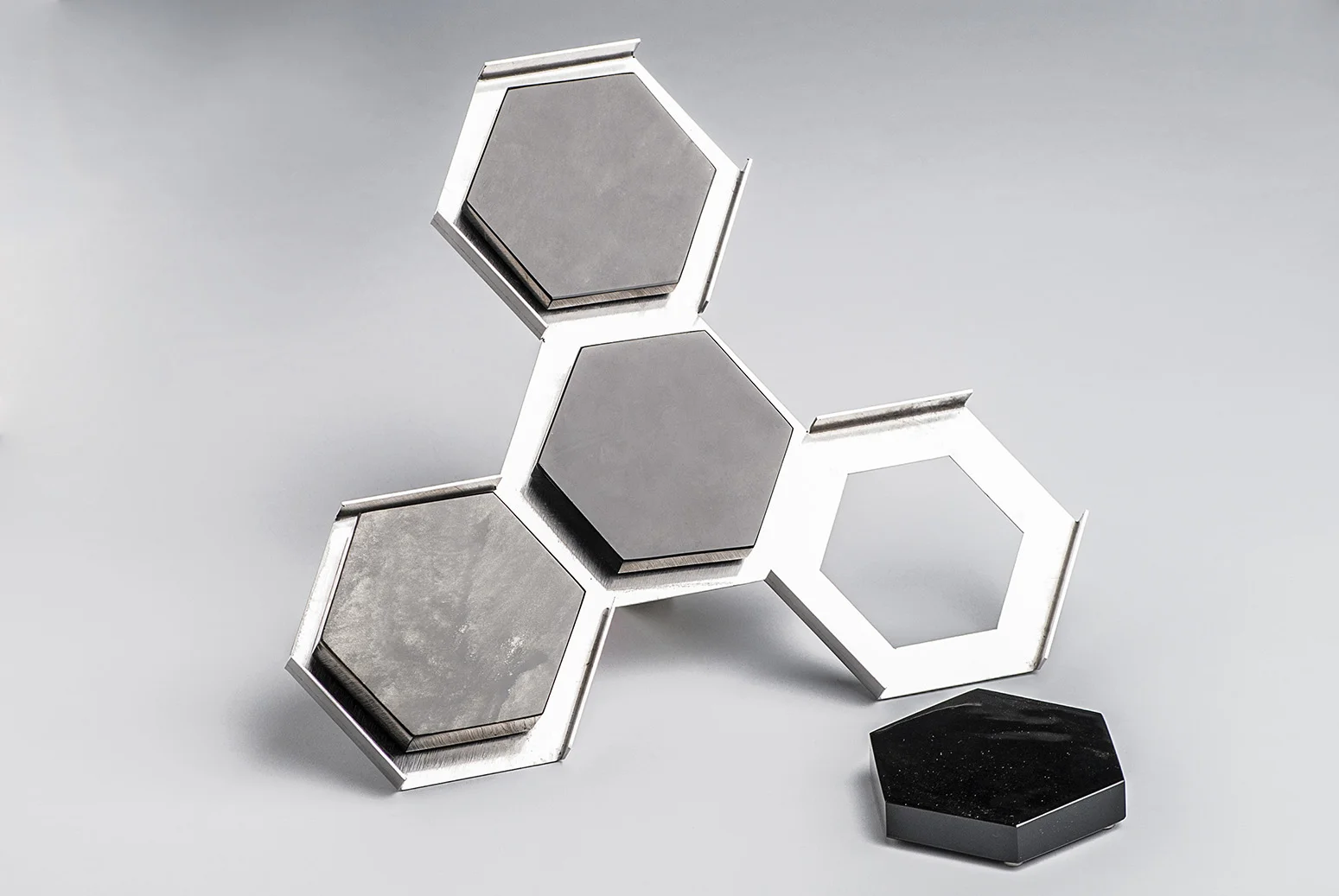 Obsidian-coasters-Isaac Cameo-artisan-Cristino Gómez-Gómez-Anahuac-MarionFriedmann-MexicoDesignTime8.jpg