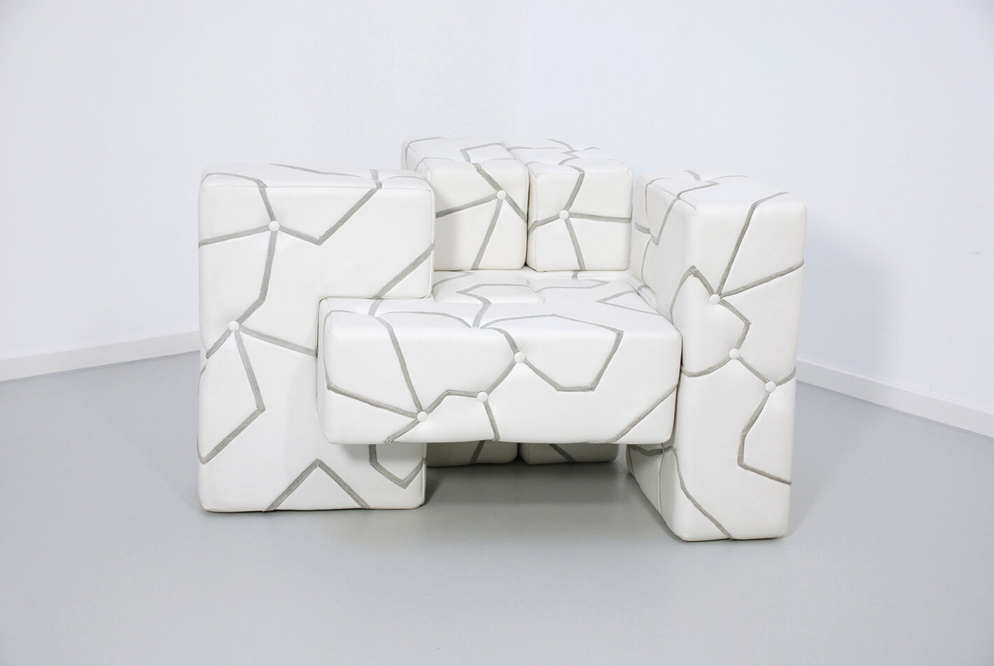 MEREL KARHOF - La Linea modular seating